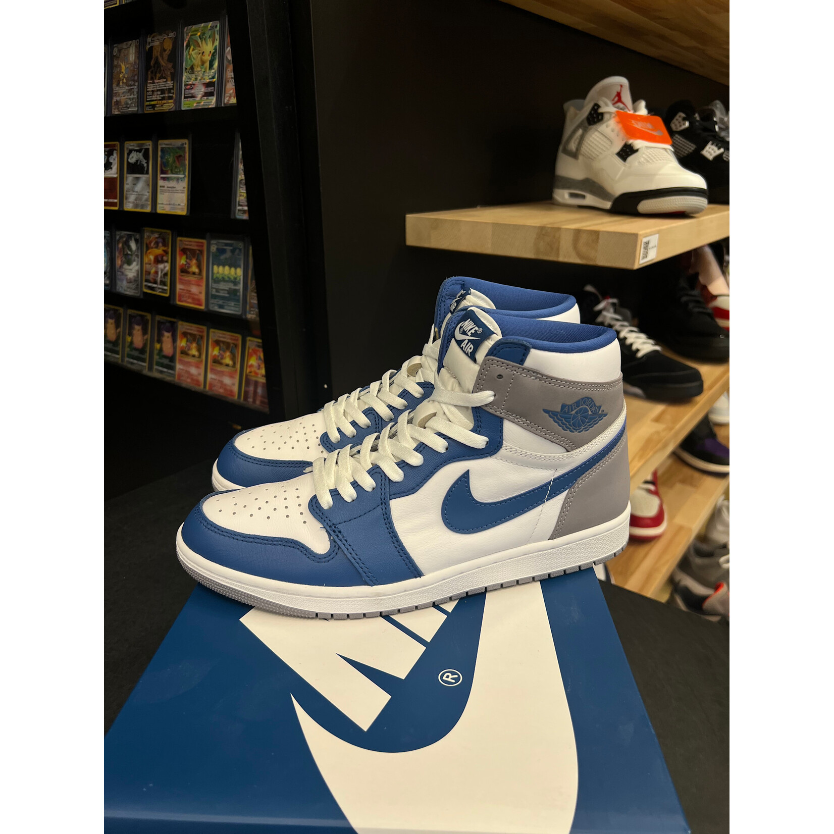 Jordan Jordan 1 Retro High OG True Blue Size 11, PREOWNED