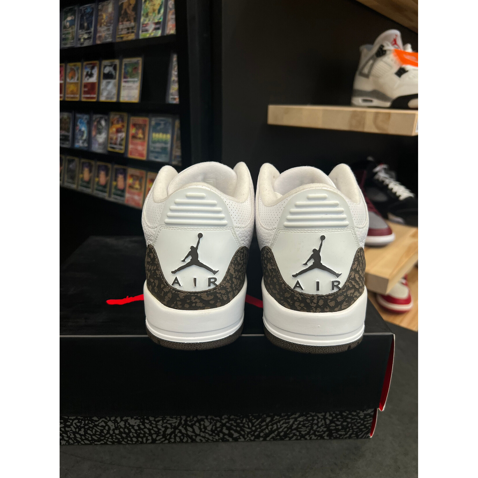 Jordan Jordan 3 Retro Mocha (2018) Size 10.5, PREOWNED