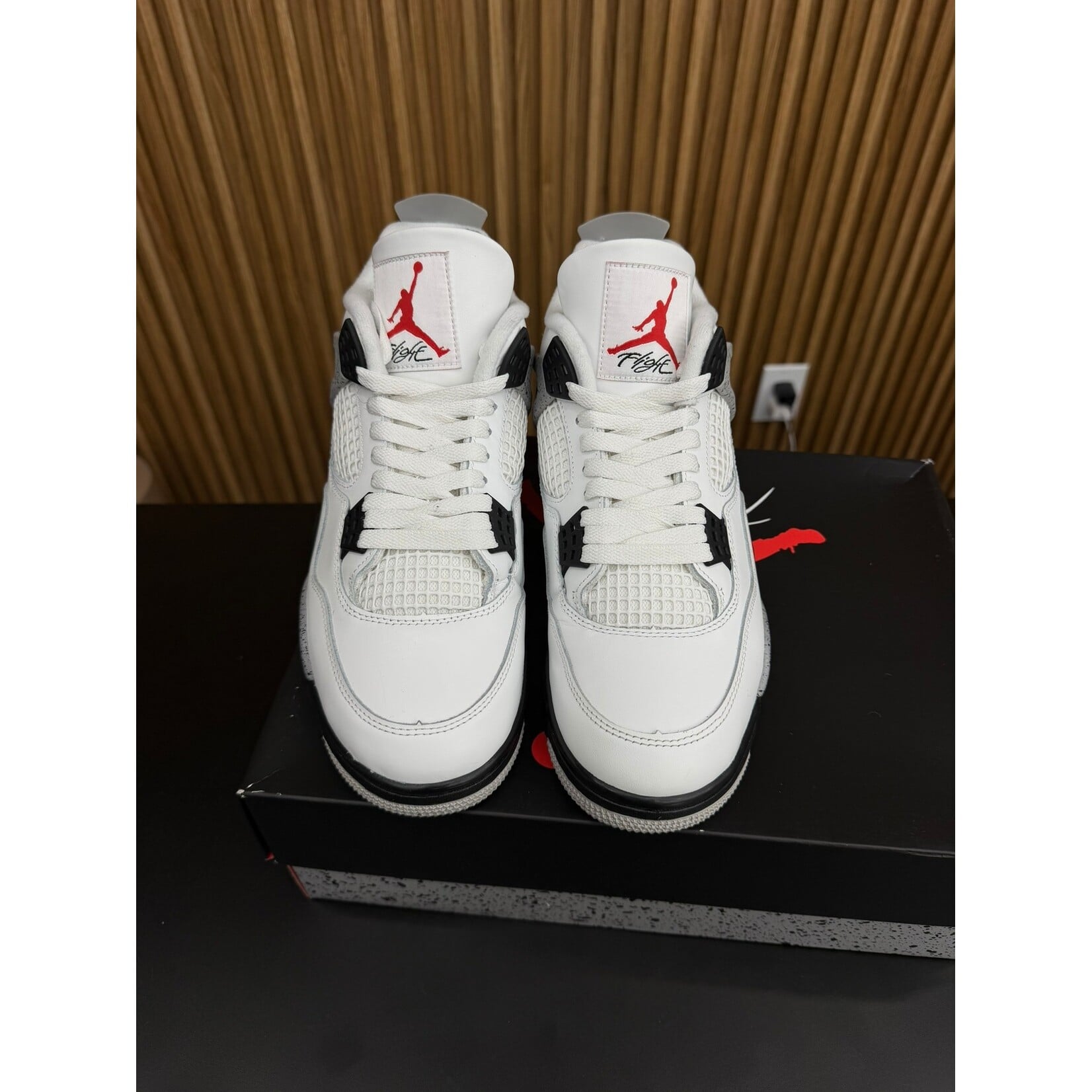 Jordan Jordan 4 Retro White Cement (2025) Size 10, PREOWNED