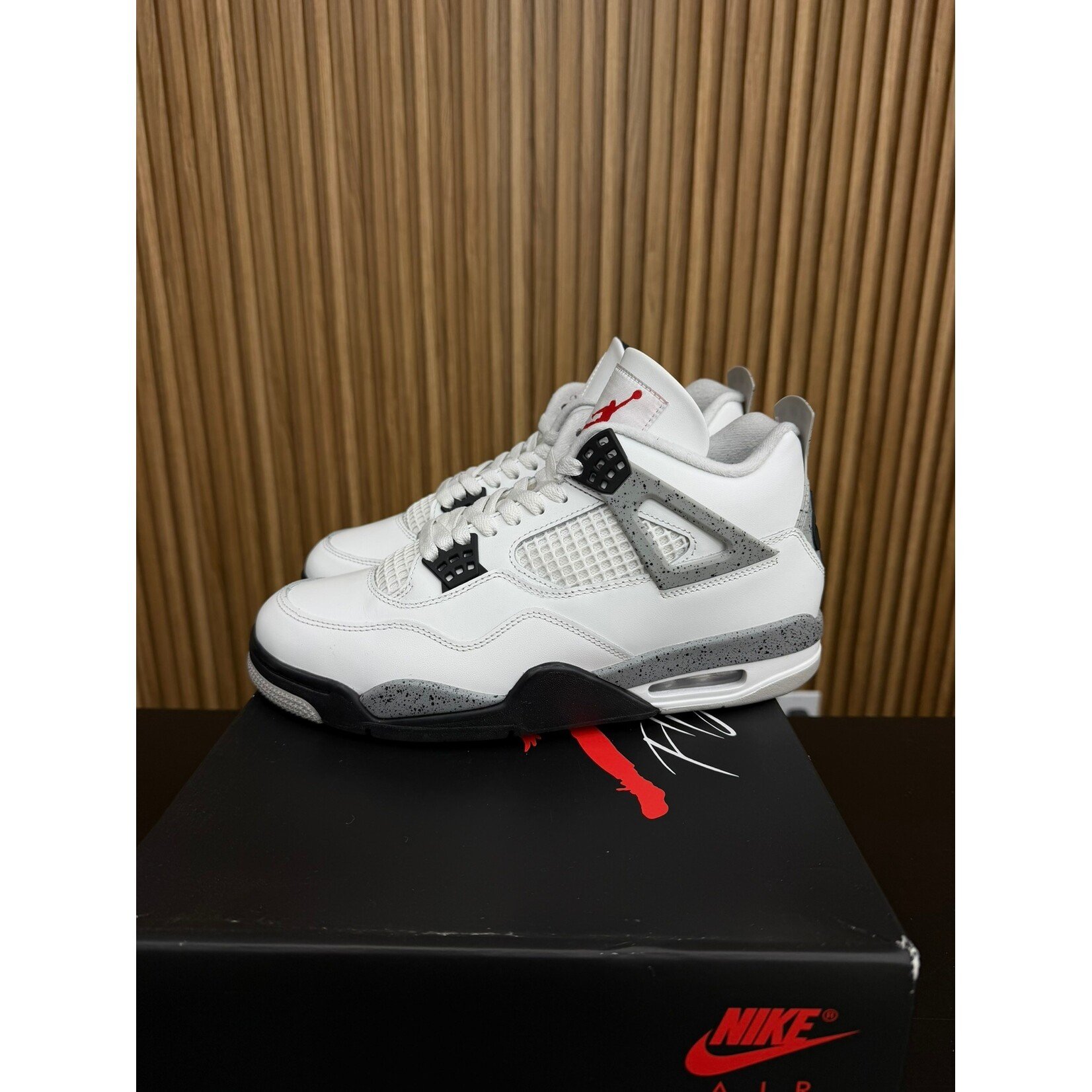 Jordan Jordan 4 Retro White Cement (2025) Size 10, PREOWNED