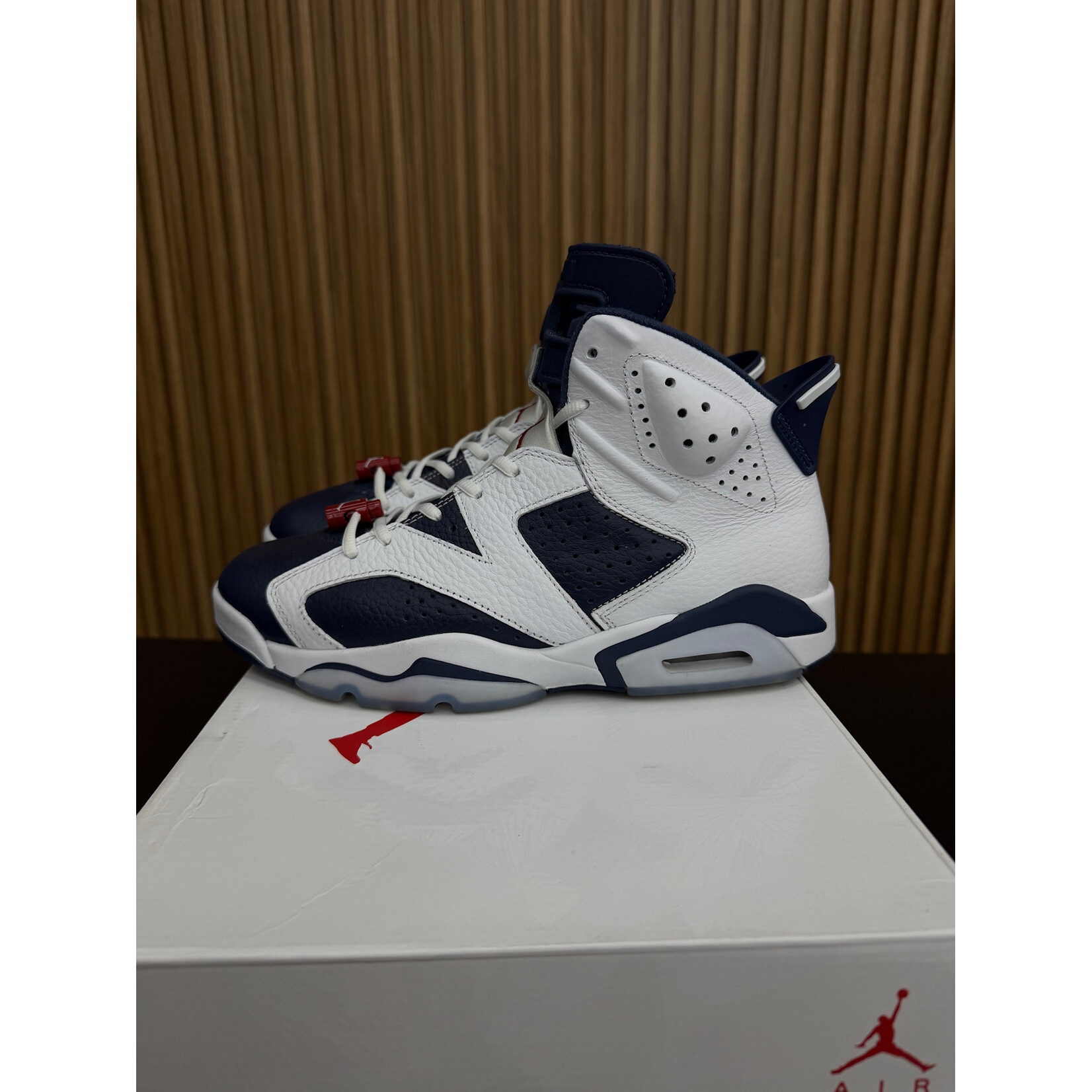 Jordan Jordan 6 Retro Olympic (2024) Size 9.5, PREOWNED