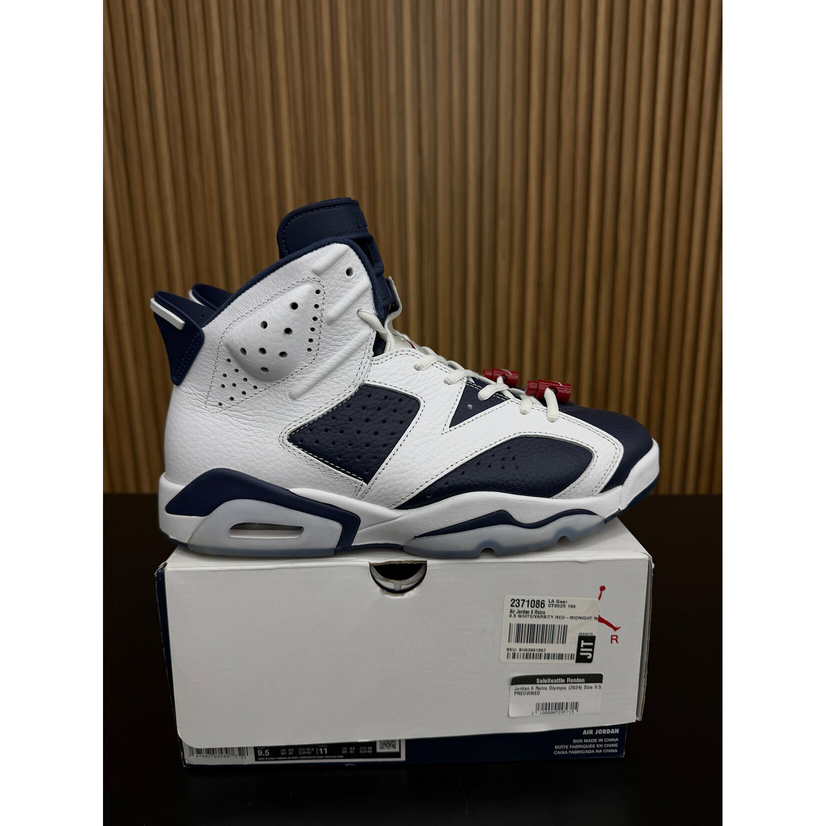 Jordan Jordan 6 Retro Olympic (2024) Size 9.5, PREOWNED