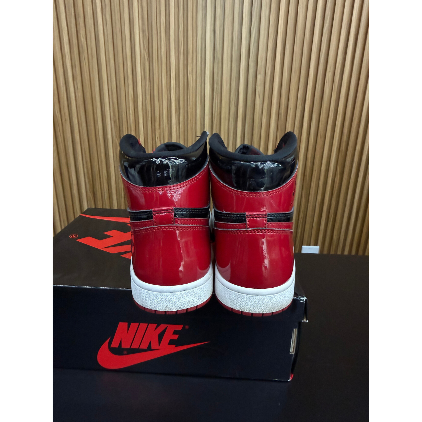 Jordan Jordan 1 Retro High OG Patent Bred Size 9.5, PREOWNED