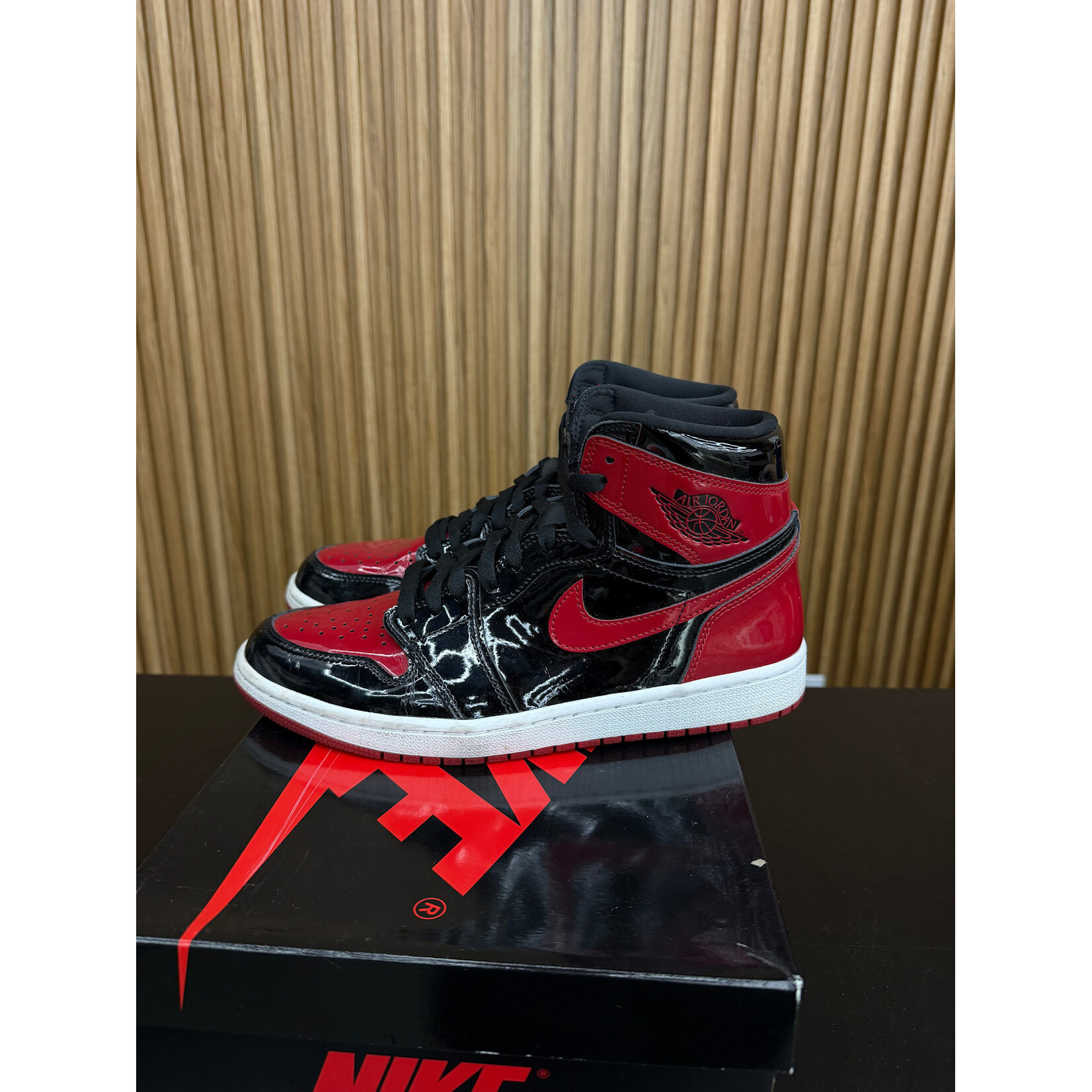 Jordan Jordan 1 Retro High OG Patent Bred Size 9.5, PREOWNED