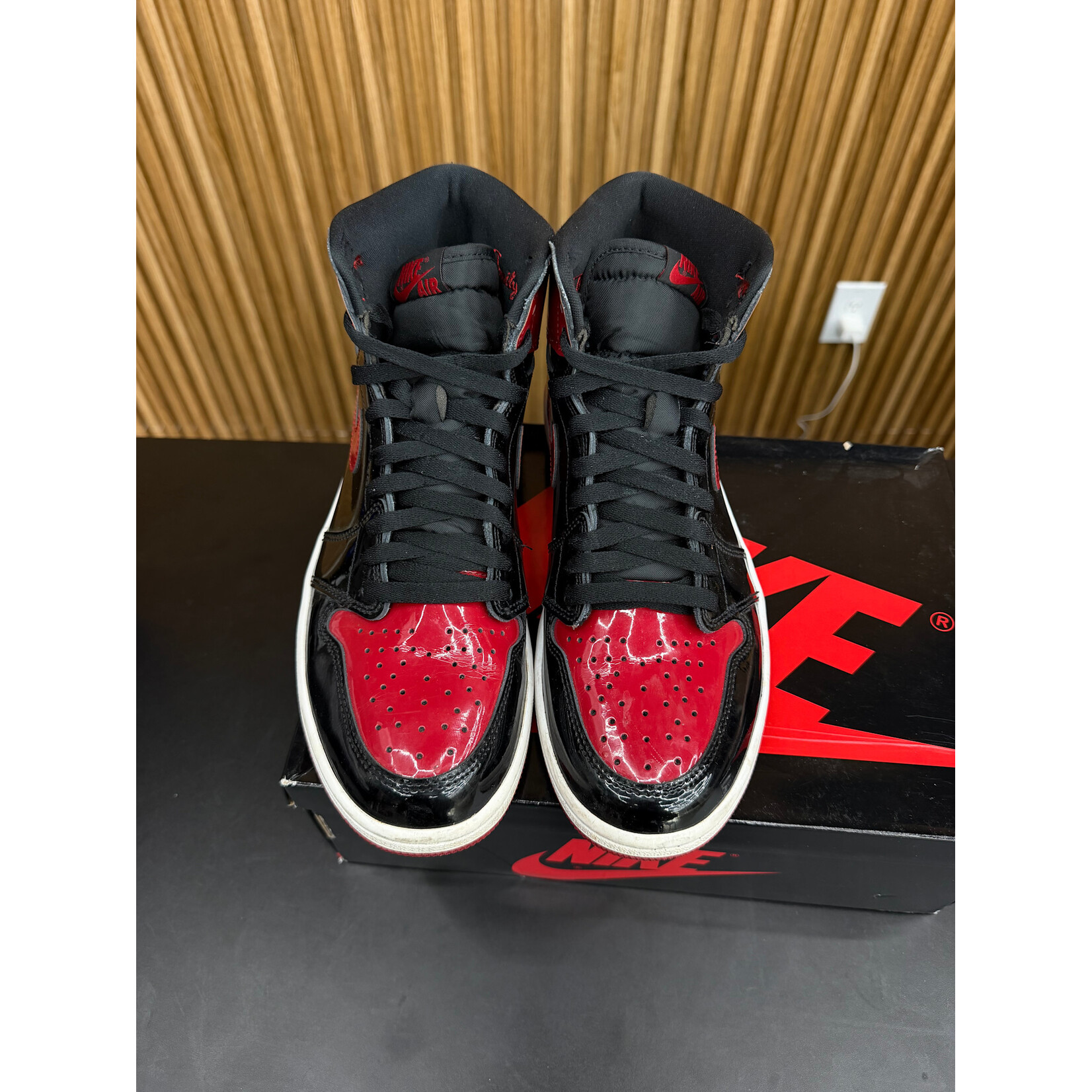 Jordan Jordan 1 Retro High OG Patent Bred Size 9.5, PREOWNED
