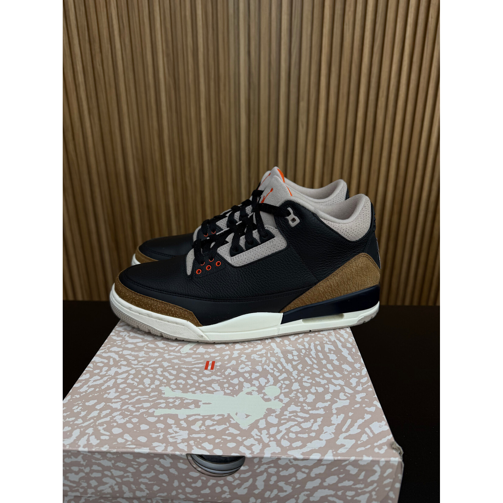 Jordan Jordan 3 Retro Desert Elephant Size 11, PREOWNED