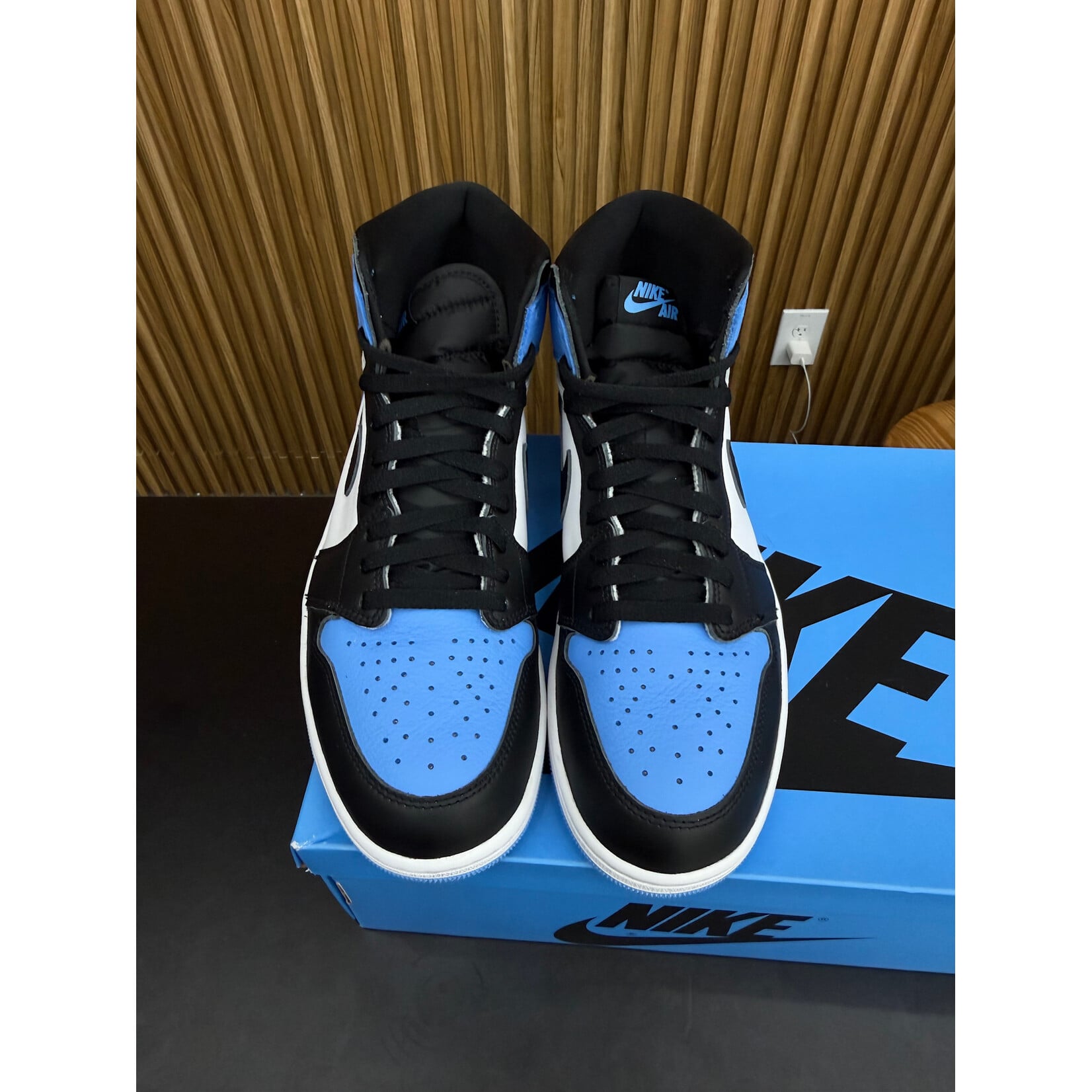 Jordan Jordan 1 Retro High OG UNC Toe Size 11.5, PREOWNED