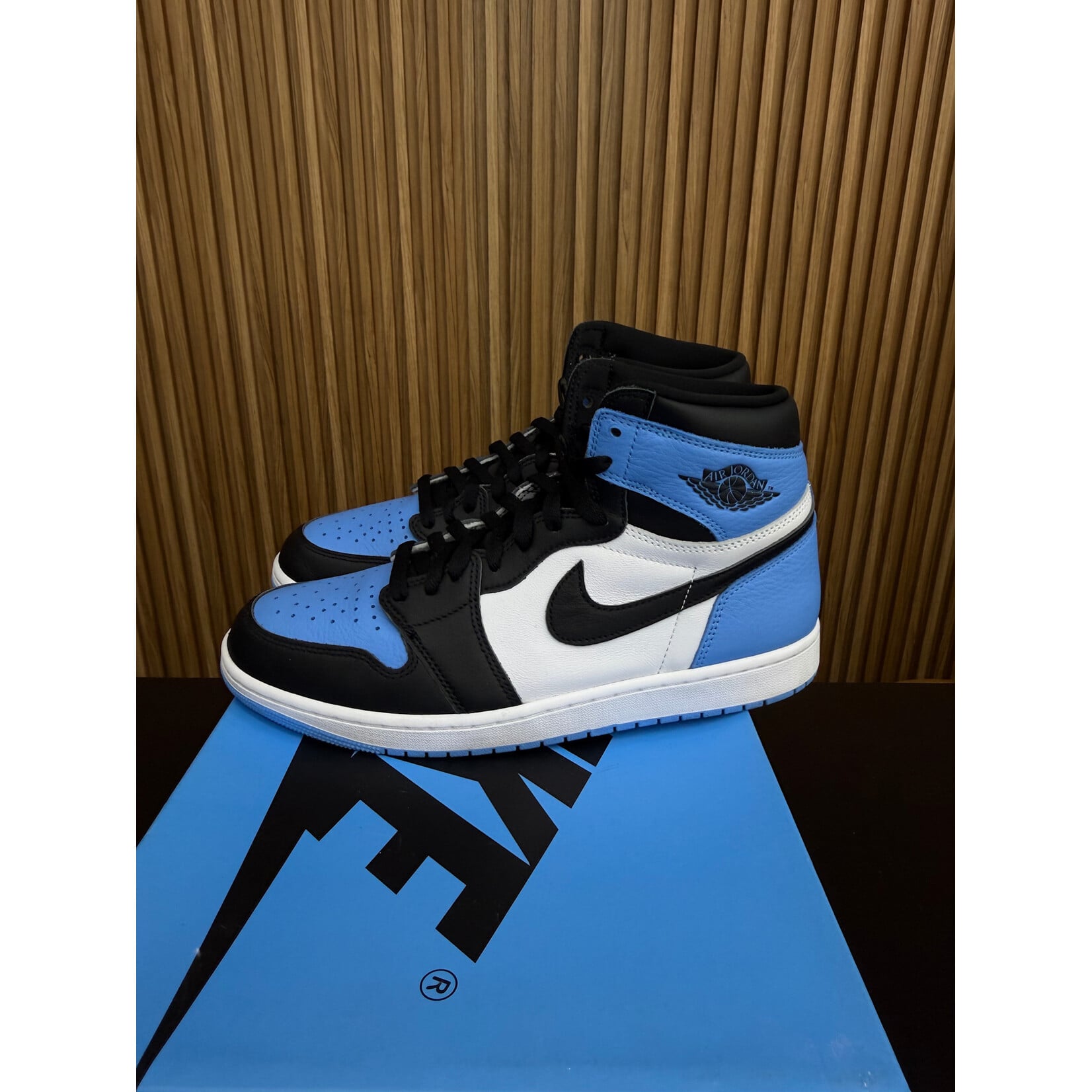 Jordan Jordan 1 Retro High OG UNC Toe Size 11.5, PREOWNED