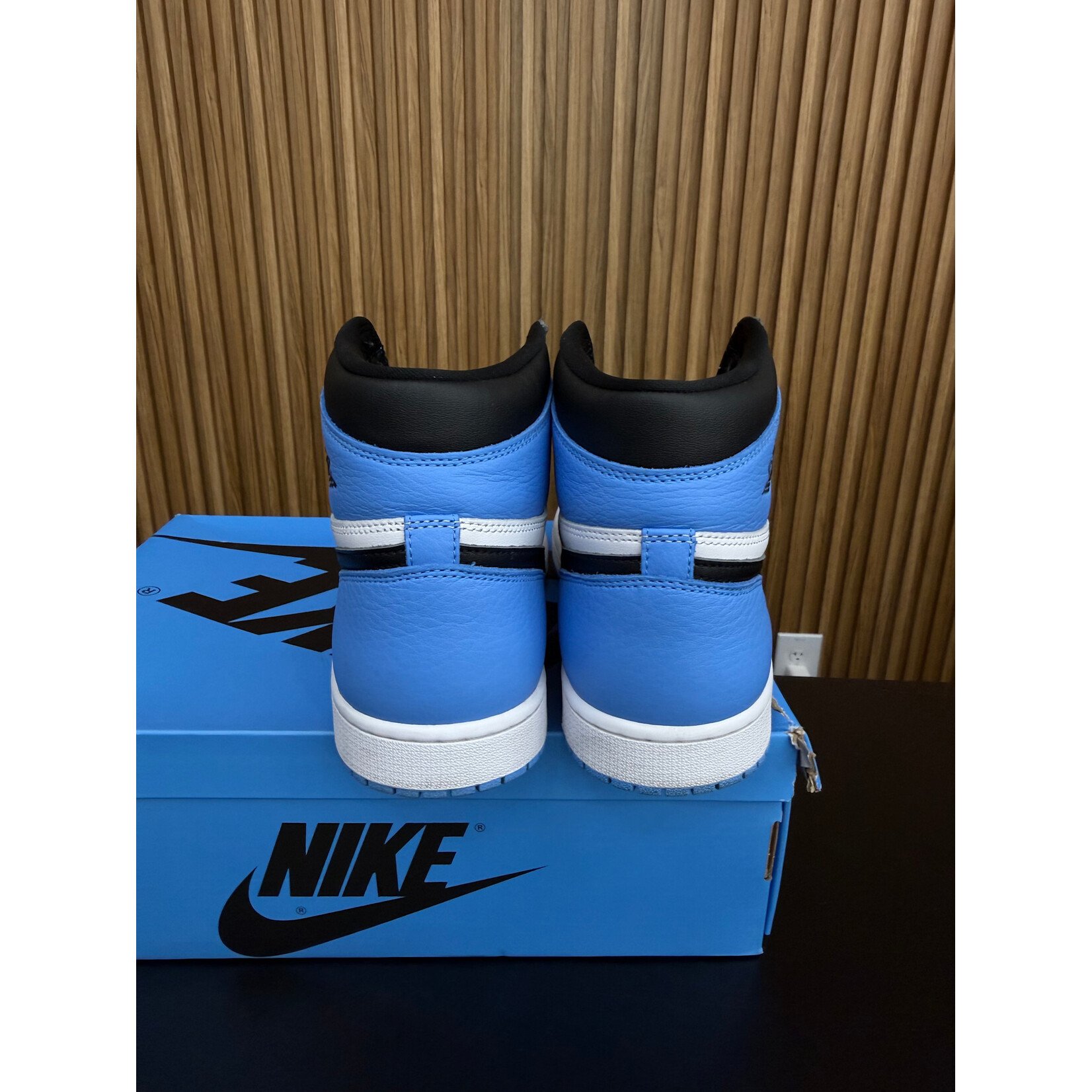 Jordan Jordan 1 Retro High OG UNC Toe Size 11.5, PREOWNED