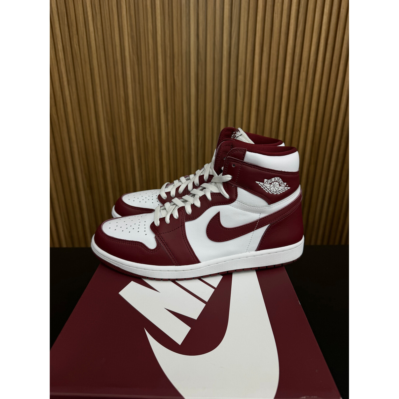 Jordan Jordan 1 Retro High OG Artisanal Team Red Size 11.5, PREOWNED