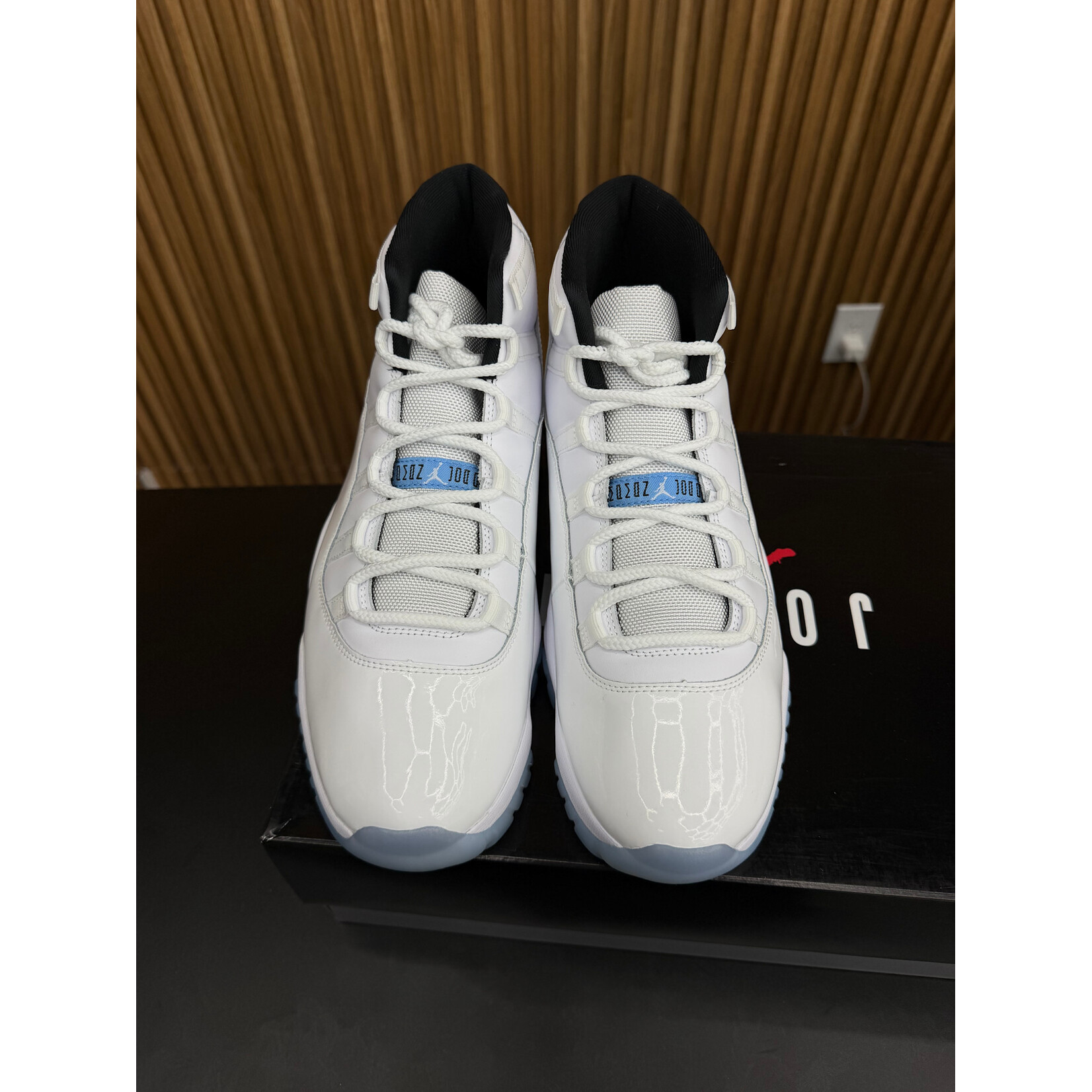 Jordan Jordan 11 Retro Legend Blue (2024) Size 11.5, PREOWNED