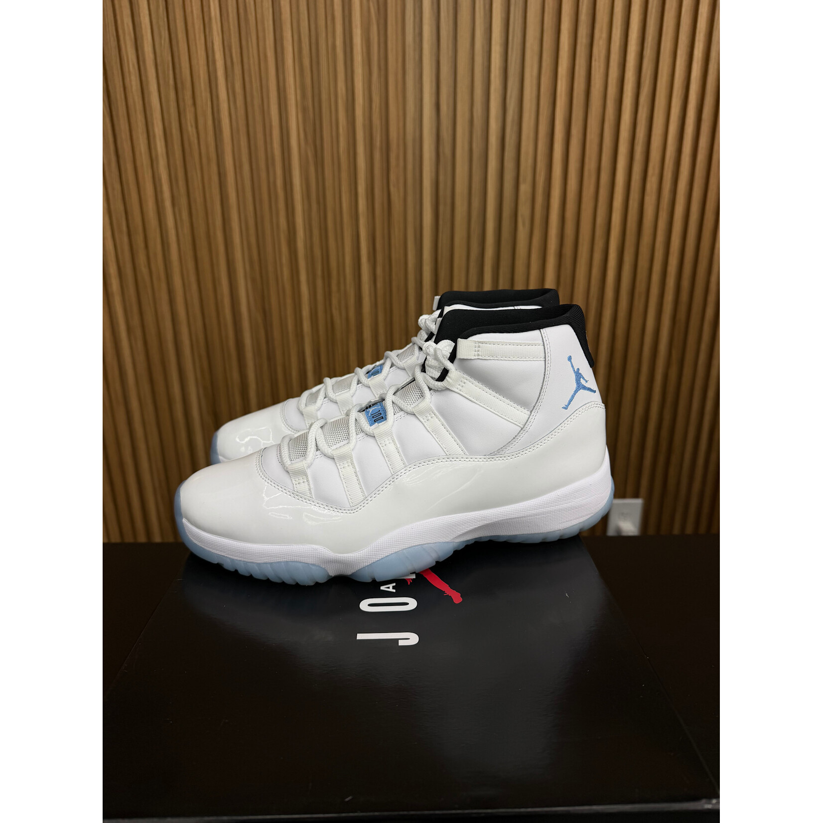 Jordan Jordan 11 Retro Legend Blue (2024) Size 11.5, PREOWNED