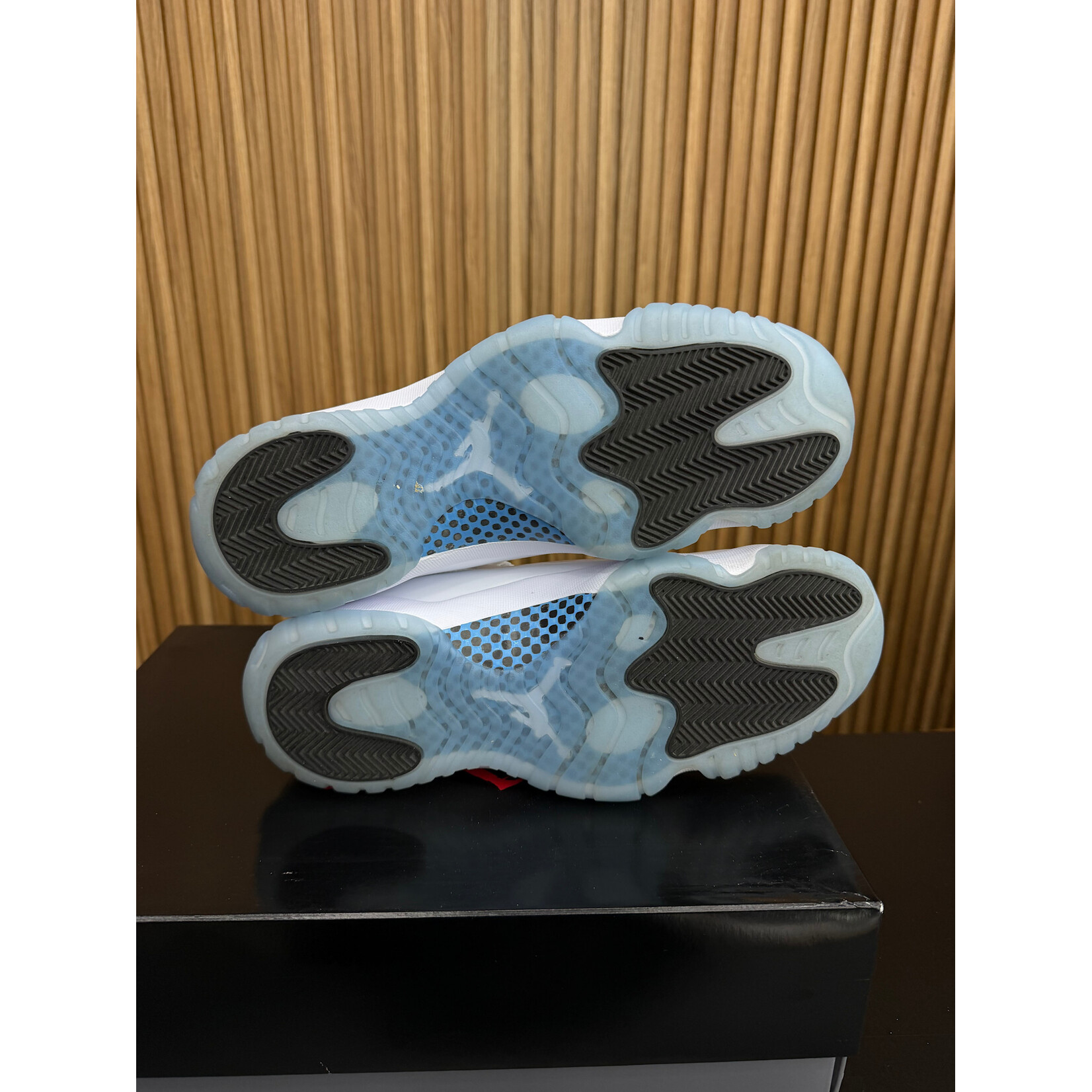 Jordan Jordan 11 Retro Legend Blue (2024) Size 11.5, PREOWNED