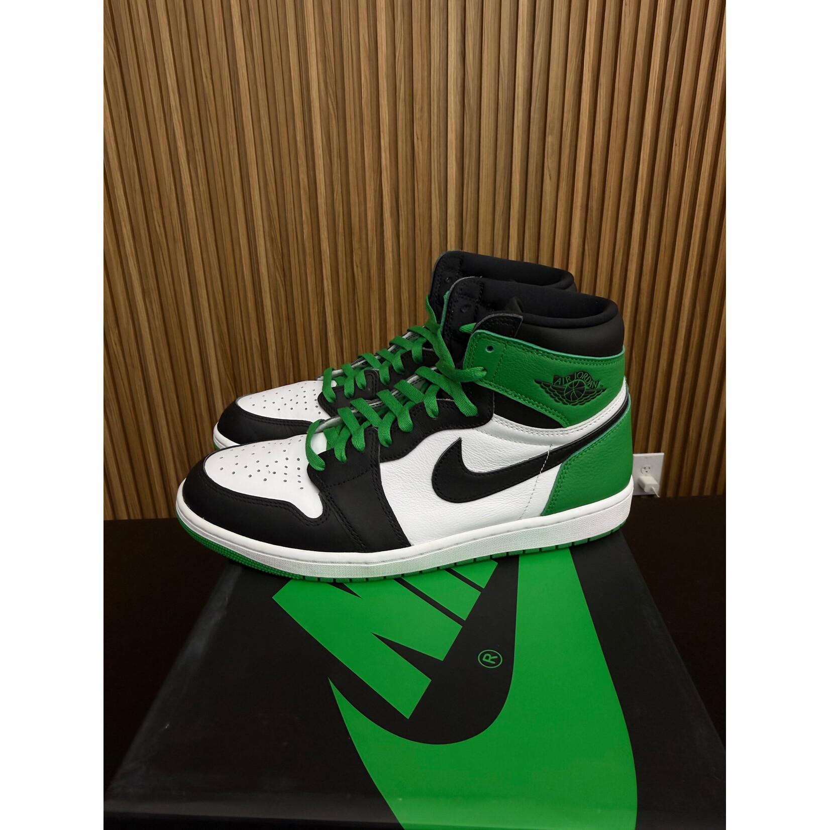 Jordan Jordan 1 Retro High OG Lucky Green Size 11.5, PREOWNED