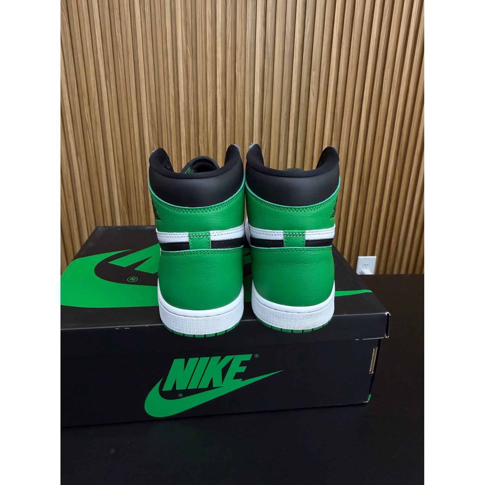 Jordan Jordan 1 Retro High OG Lucky Green Size 11.5, PREOWNED