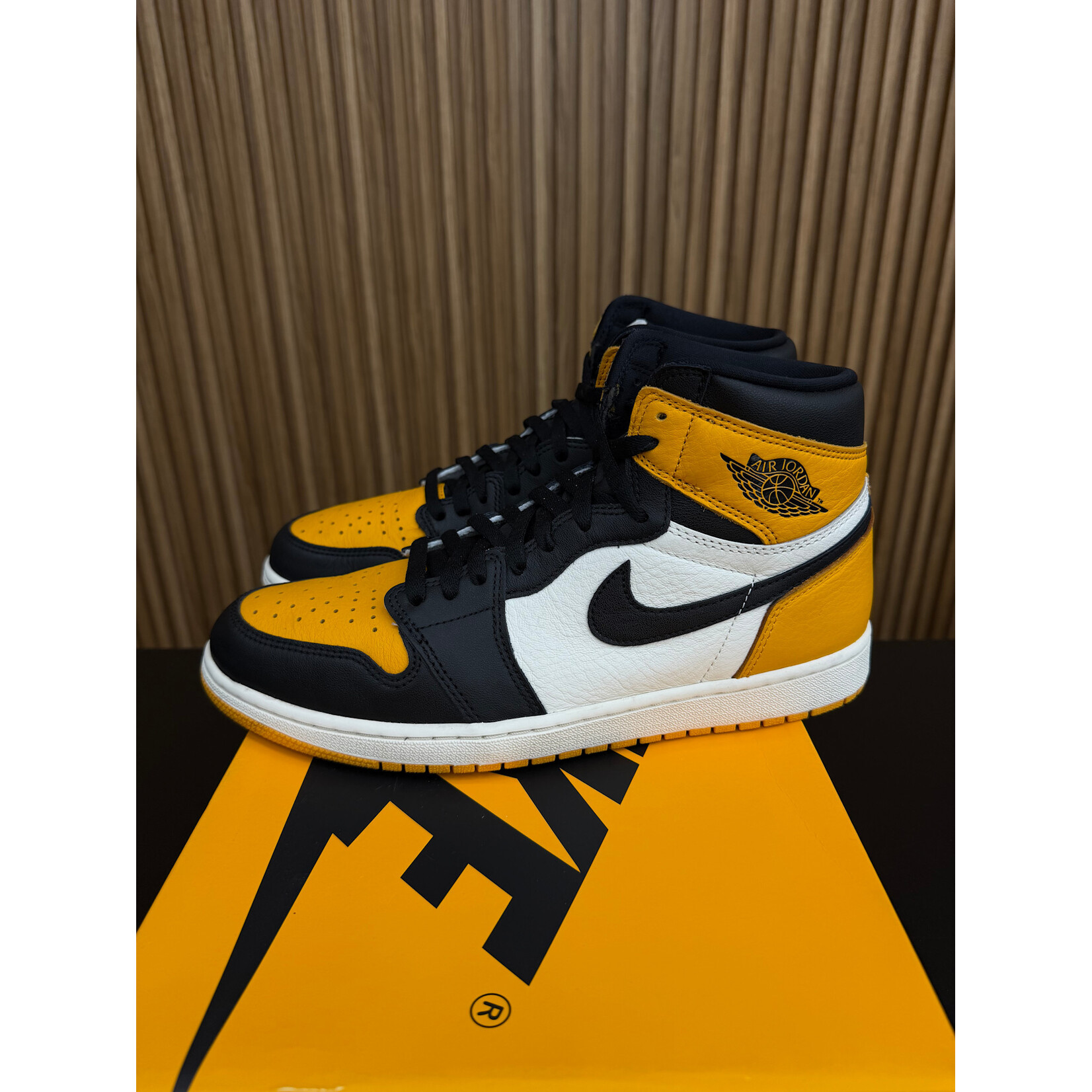 Jordan Jordan 1 Retro High OG Taxi Size 11.5, PREOWNED