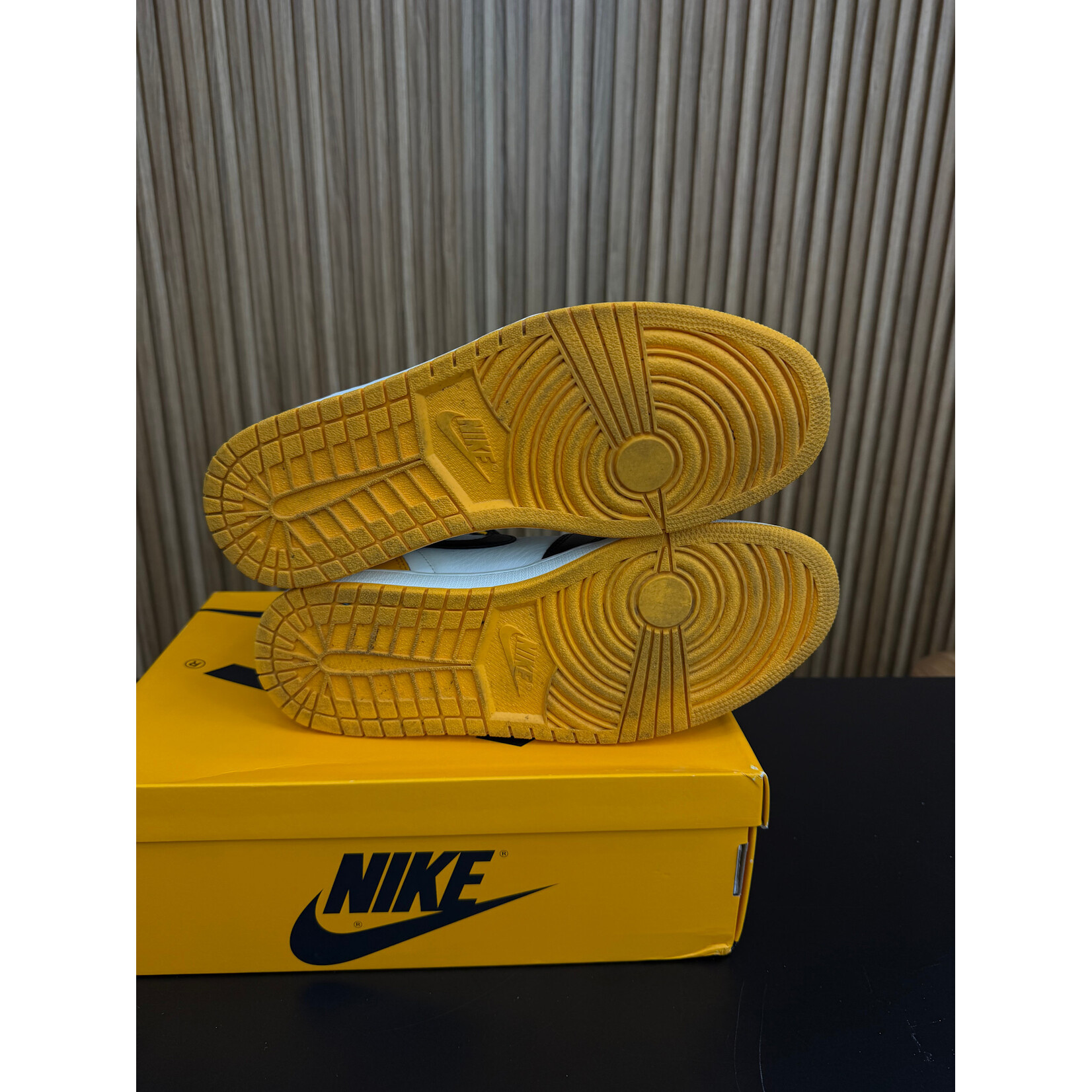Jordan Jordan 1 Retro High OG Taxi Size 11.5, PREOWNED