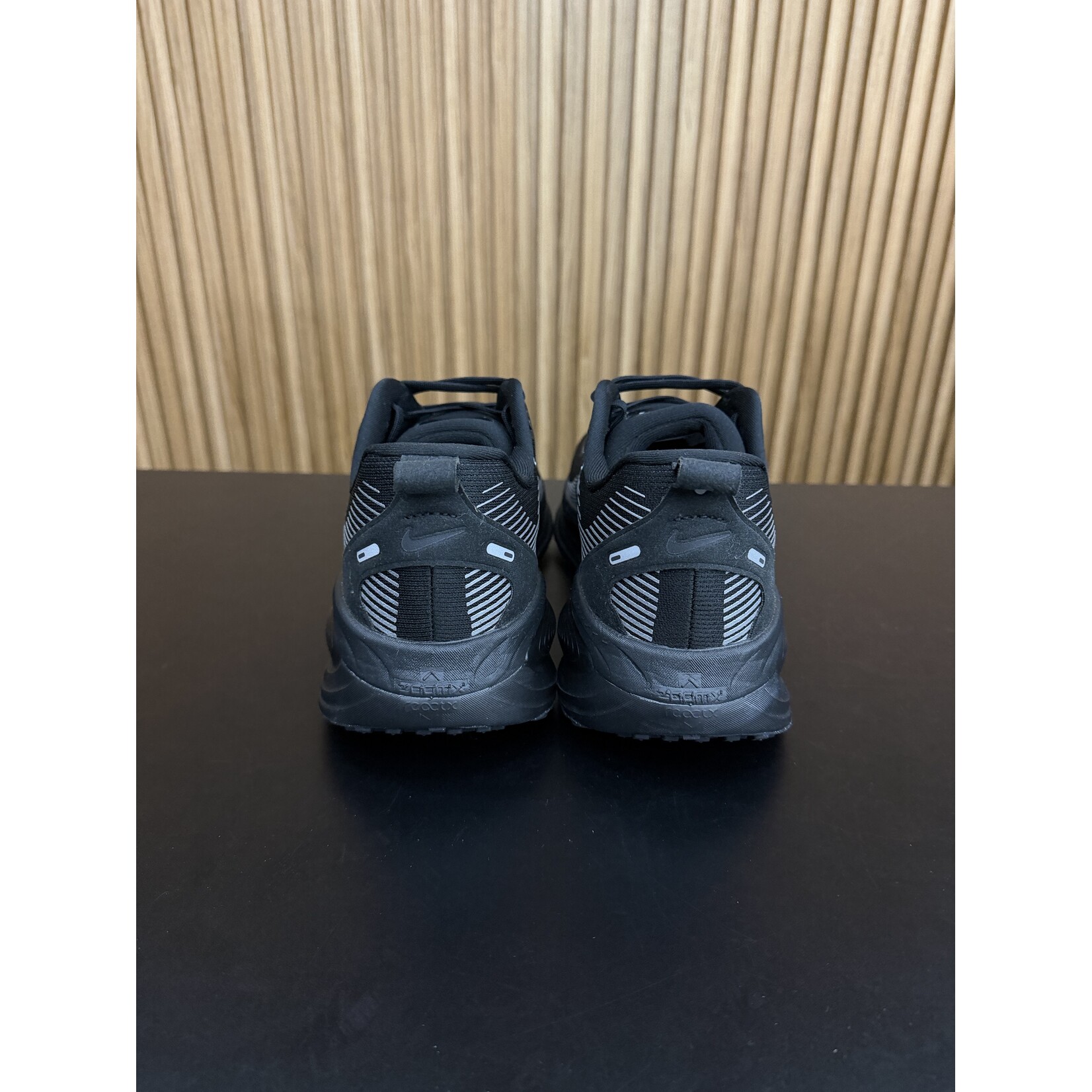 Nike Nike Vomero 18 Running Shoe - NIKE BY YOU Size 10.5, PREOWNED NO BOX