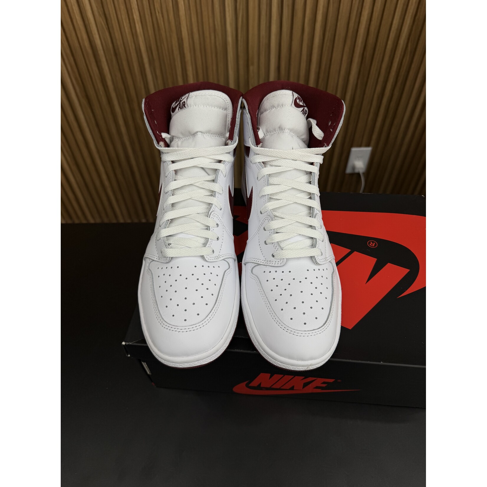 Jordan Jordan 1 Retro High '85 OG Metallic Burgundy Size 12, PREOWNED