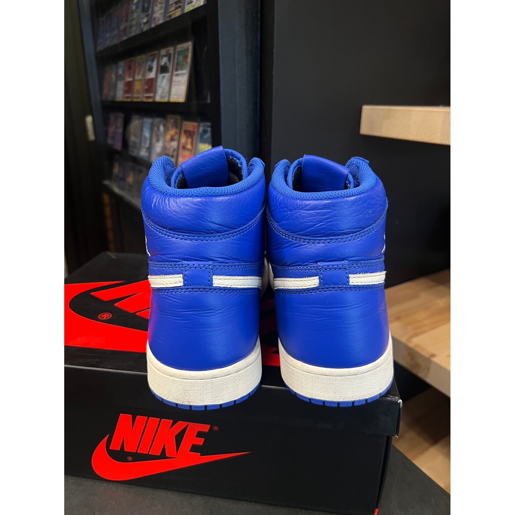 Jordan Jordan 1 Retro High Hyper Royal Size 10, PREOWNED