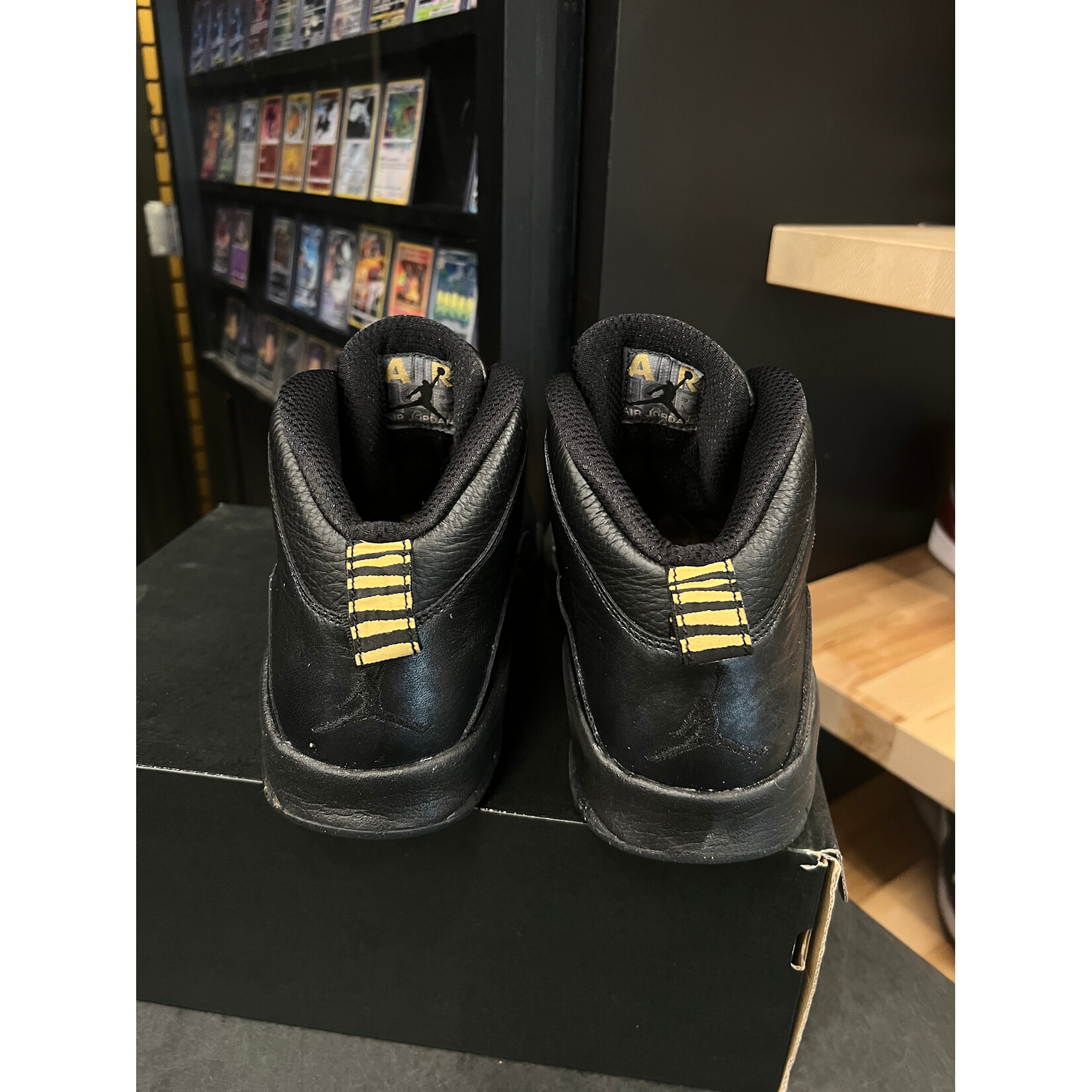 Jordan Jordan 10 Retro New York City (2016) Size 10, PREOWNED