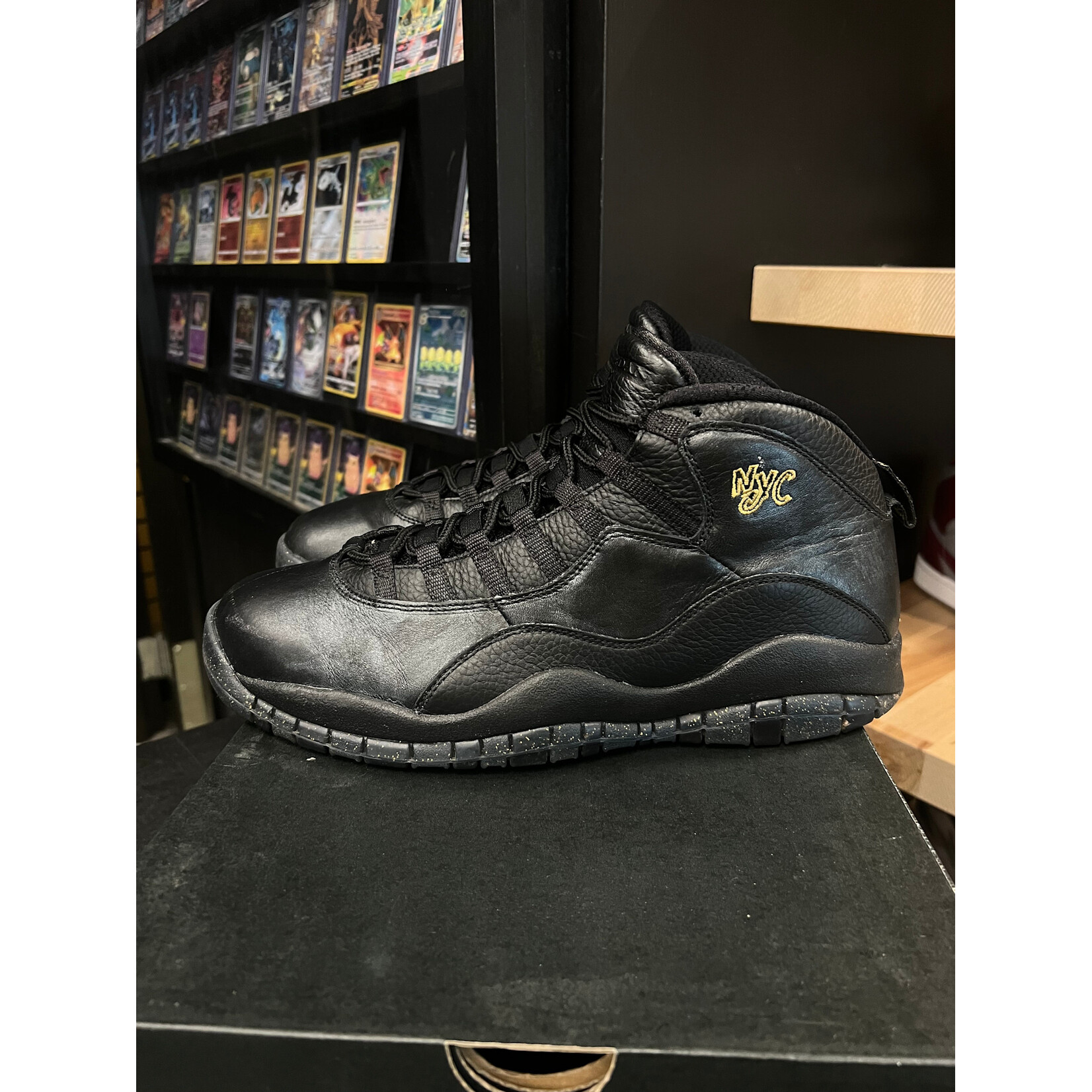Jordan Jordan 10 Retro New York City (2016) Size 10, PREOWNED
