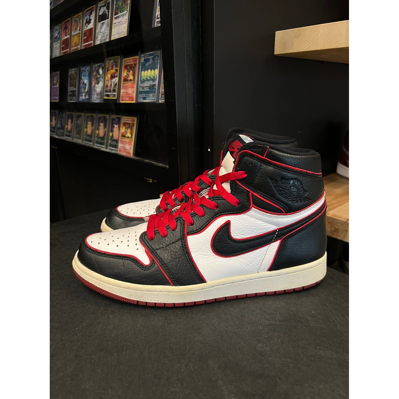 Jordan Jordan 1 Retro High Bloodline Size 10, PREOWNED