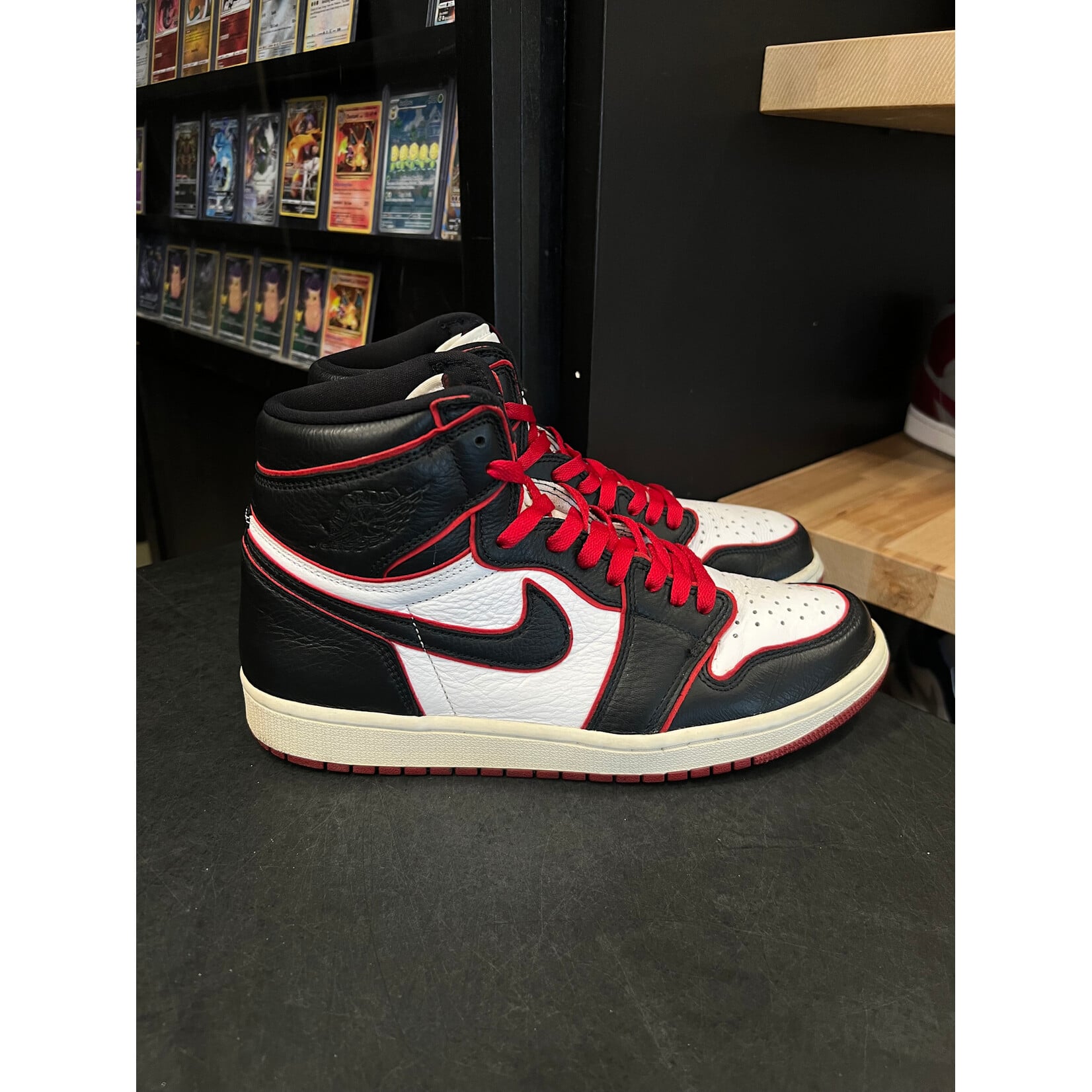 Jordan Jordan 1 Retro High Bloodline Size 10, PREOWNED