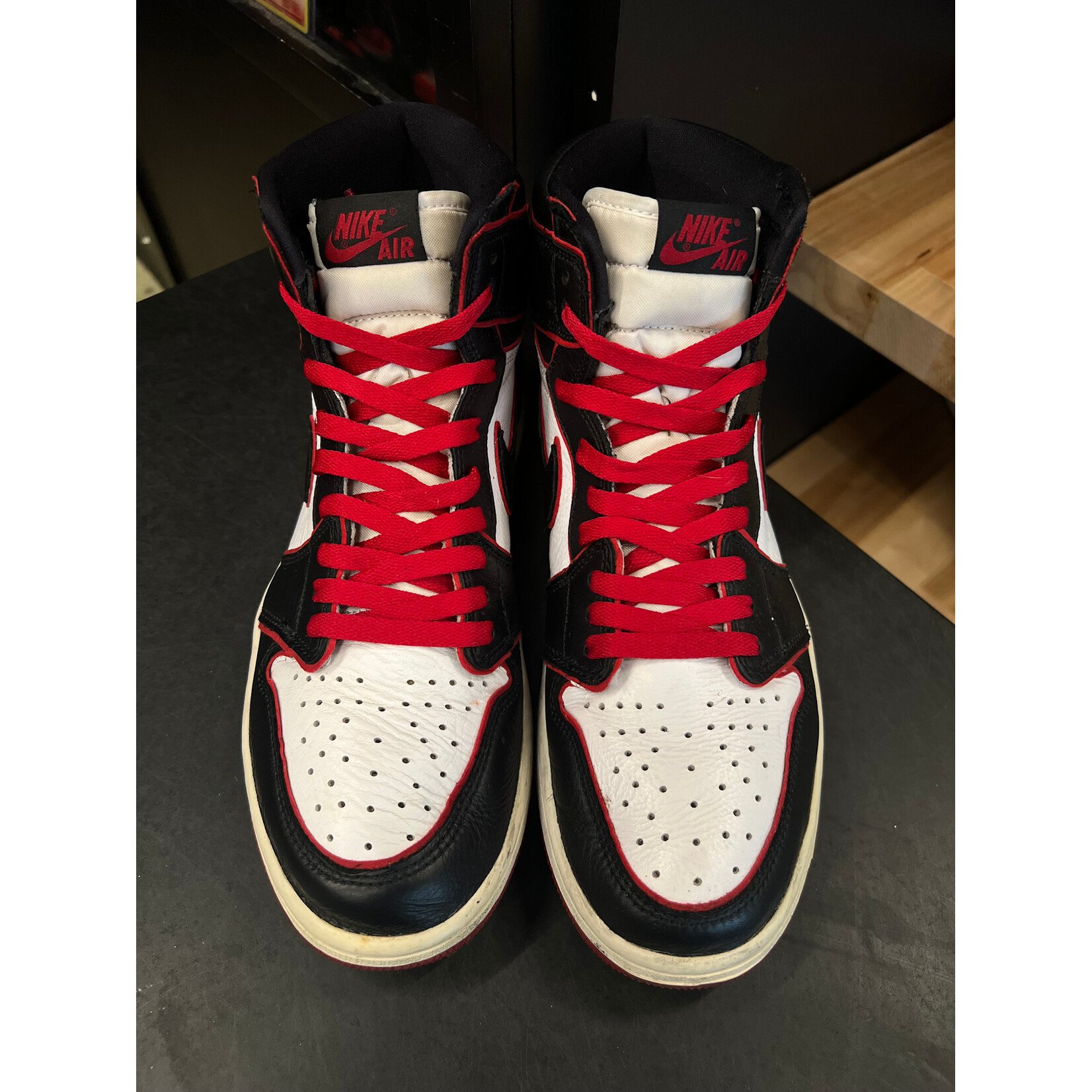 Jordan Jordan 1 Retro High Bloodline Size 10, PREOWNED