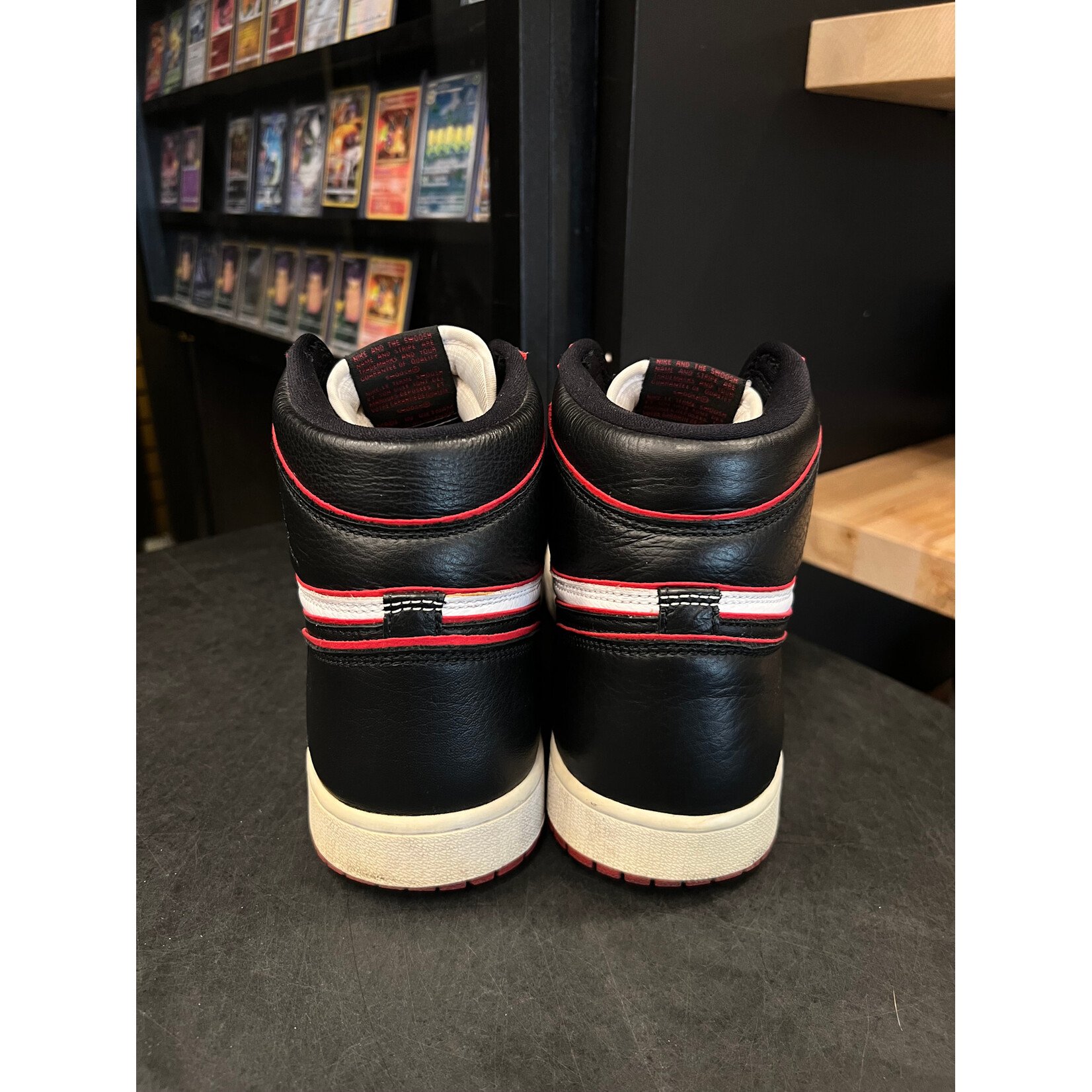 Jordan Jordan 1 Retro High Bloodline Size 10, PREOWNED