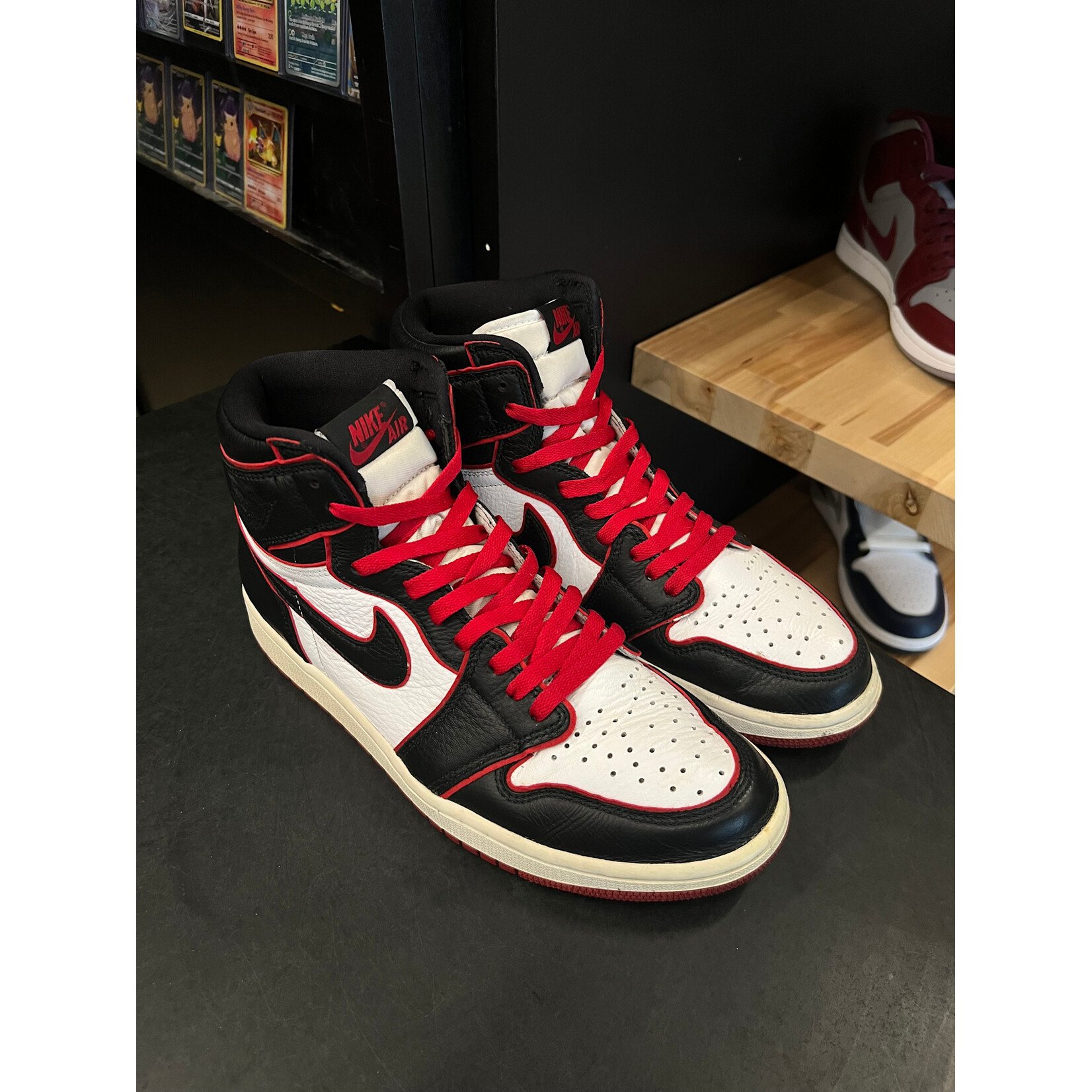 Jordan Jordan 1 Retro High Bloodline Size 10, PREOWNED