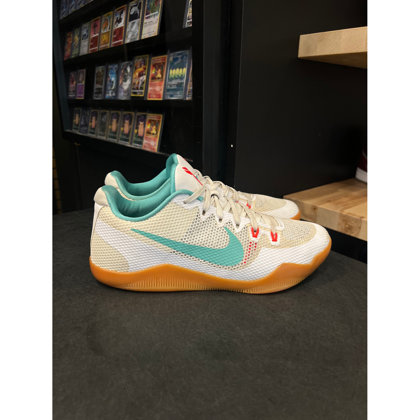 Nike Nike Kobe 11 EM Low Summer Pack Size 9, PREOWNED