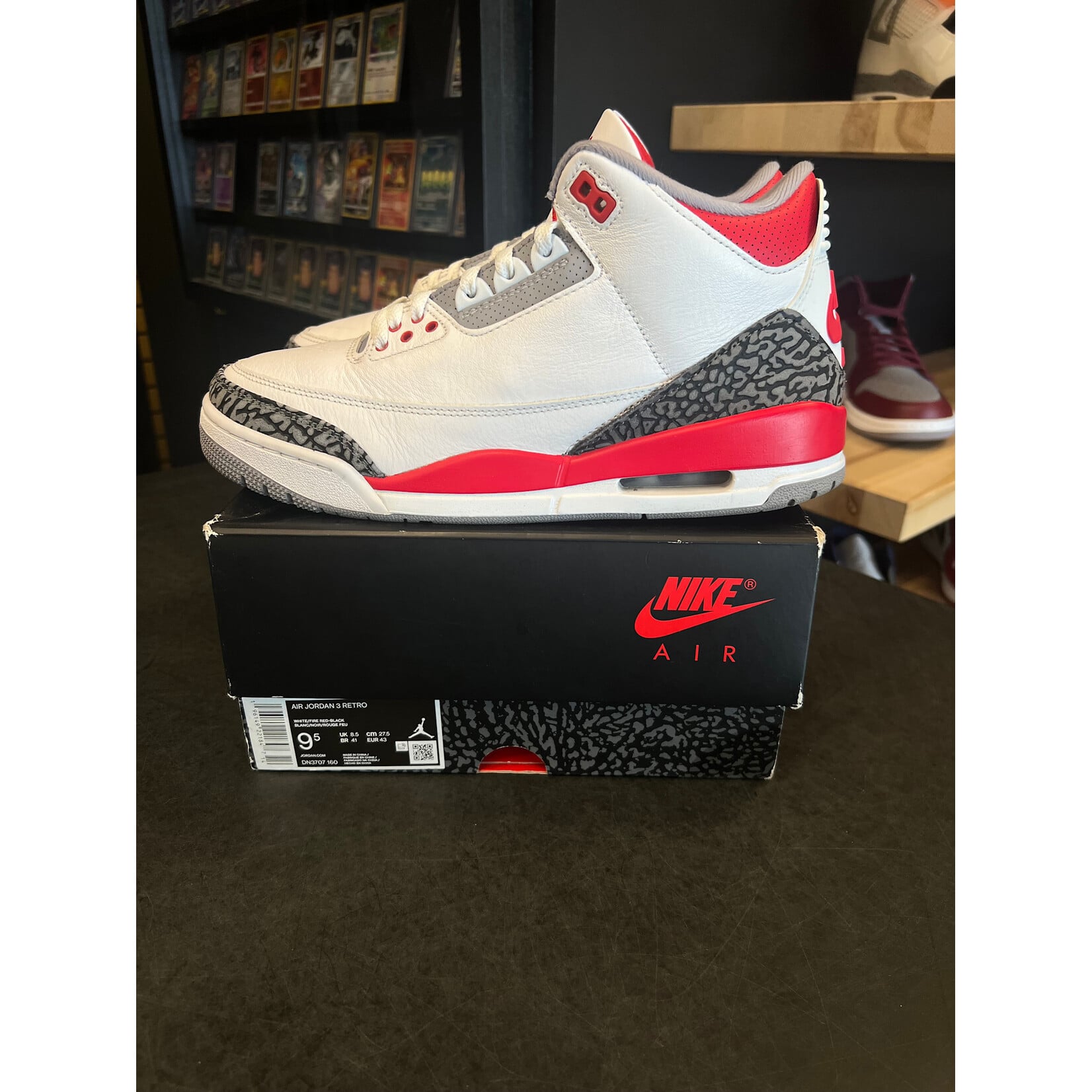 Jordan Jordan 3 Retro Fire Red (2022) Size 9.5, PREOWNED