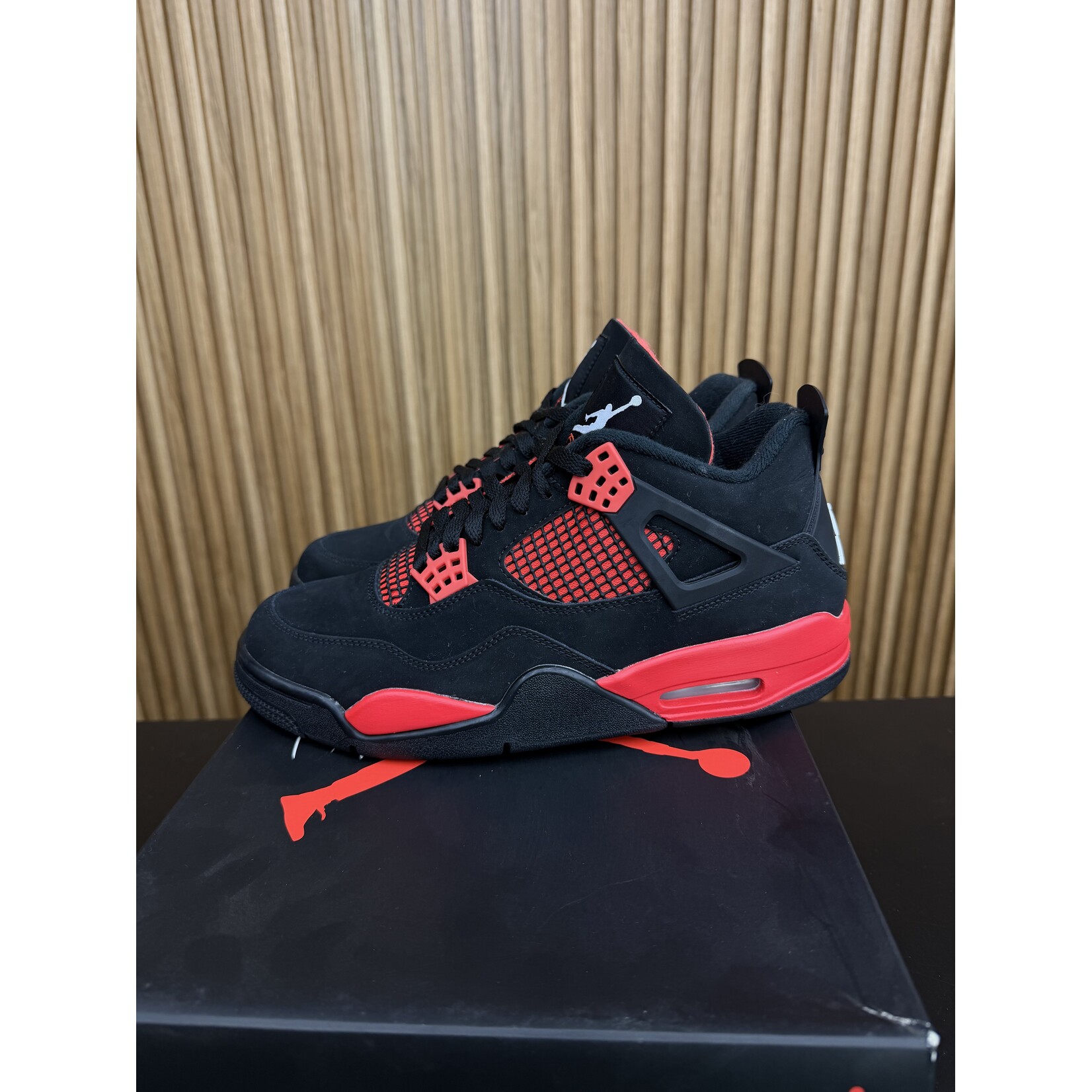 Jordan Jordan 4 Retro Red Thunder (2023) Size 8.5, PREOWNED