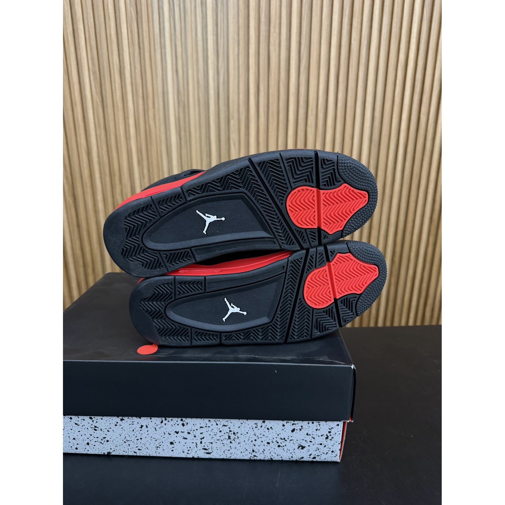 Jordan Jordan 4 Retro Red Thunder (2023) Size 8.5, PREOWNED