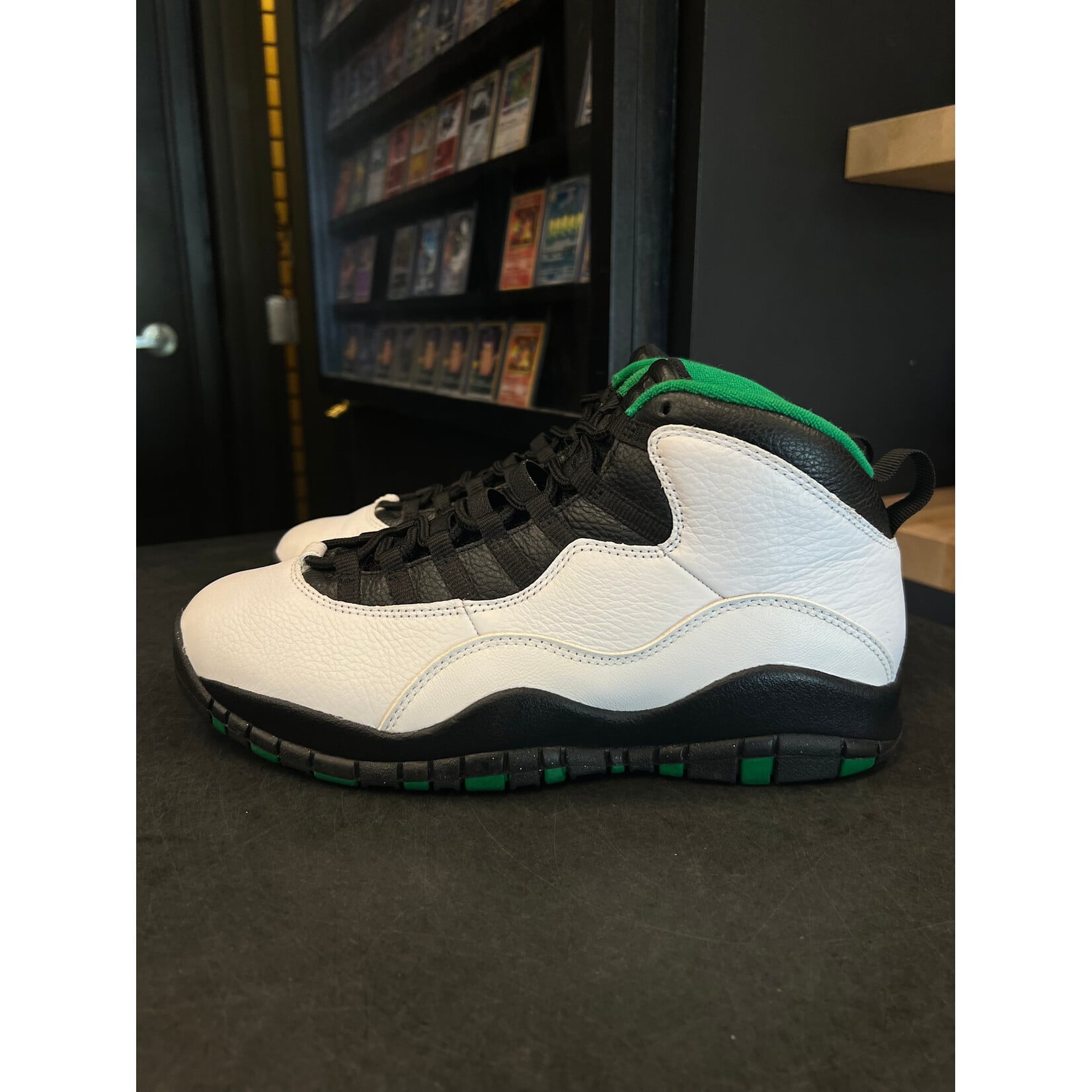 Jordan Jordan 10 Retro Seattle Size 9.5, PREOWNED NO BOX