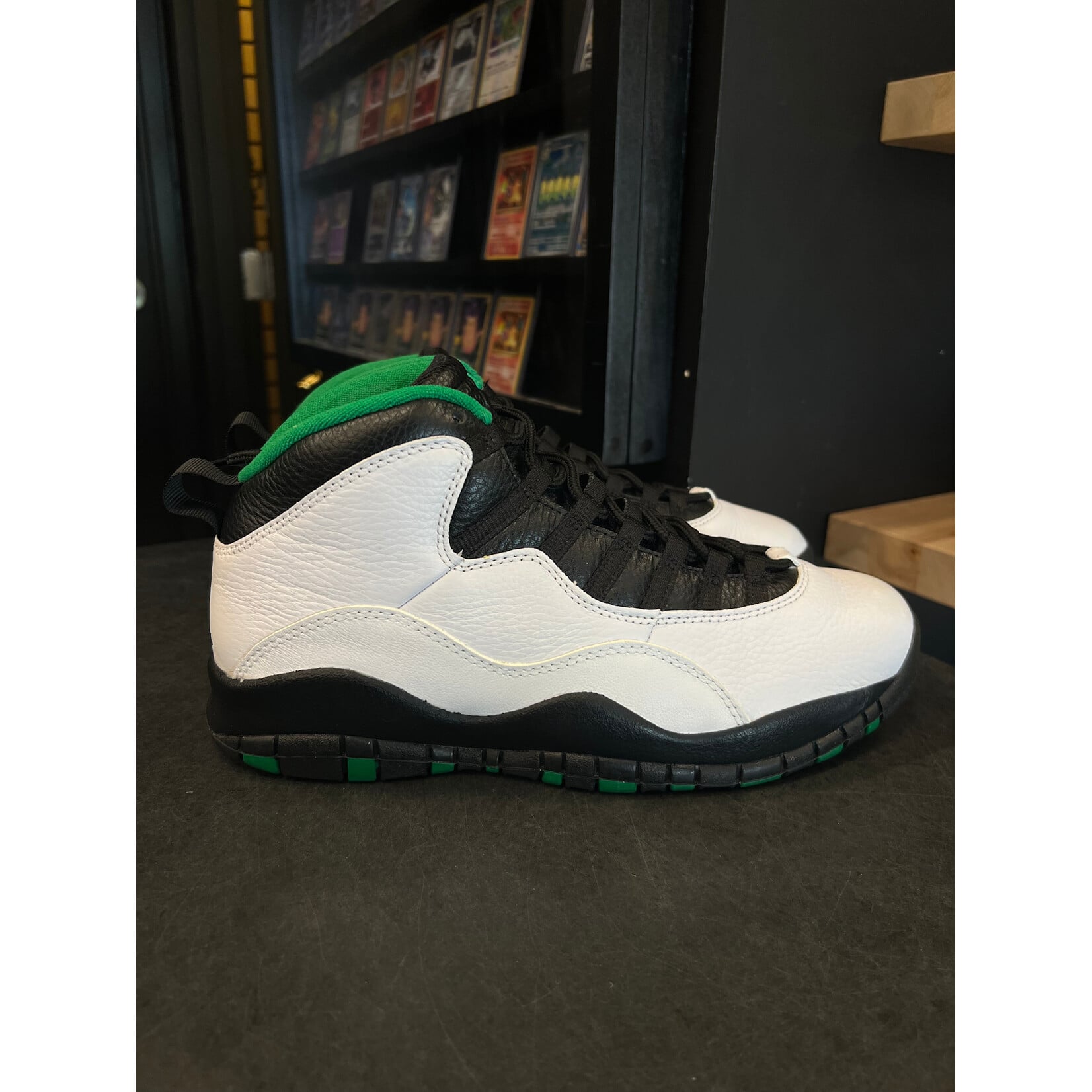 Jordan Jordan 10 Retro Seattle Size 9.5, PREOWNED NO BOX