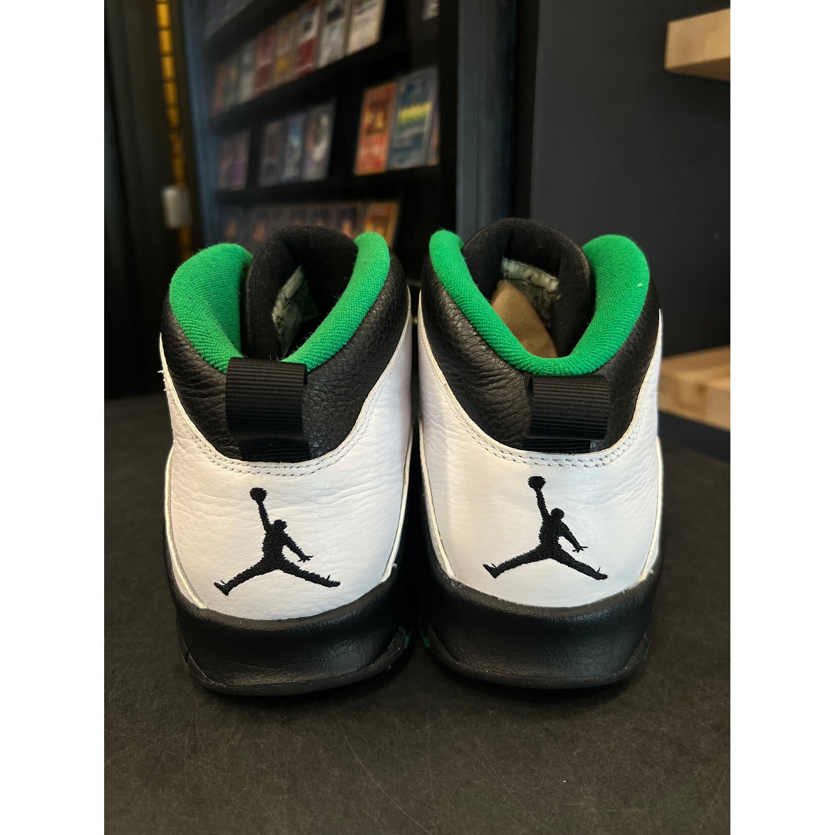 Jordan Jordan 10 Retro Seattle Size 9.5, PREOWNED NO BOX