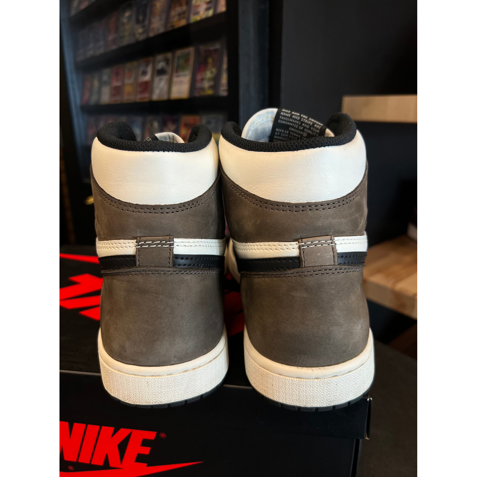 Jordan Jordan 1 Retro High Dark Mocha Size 11, PREOWNED