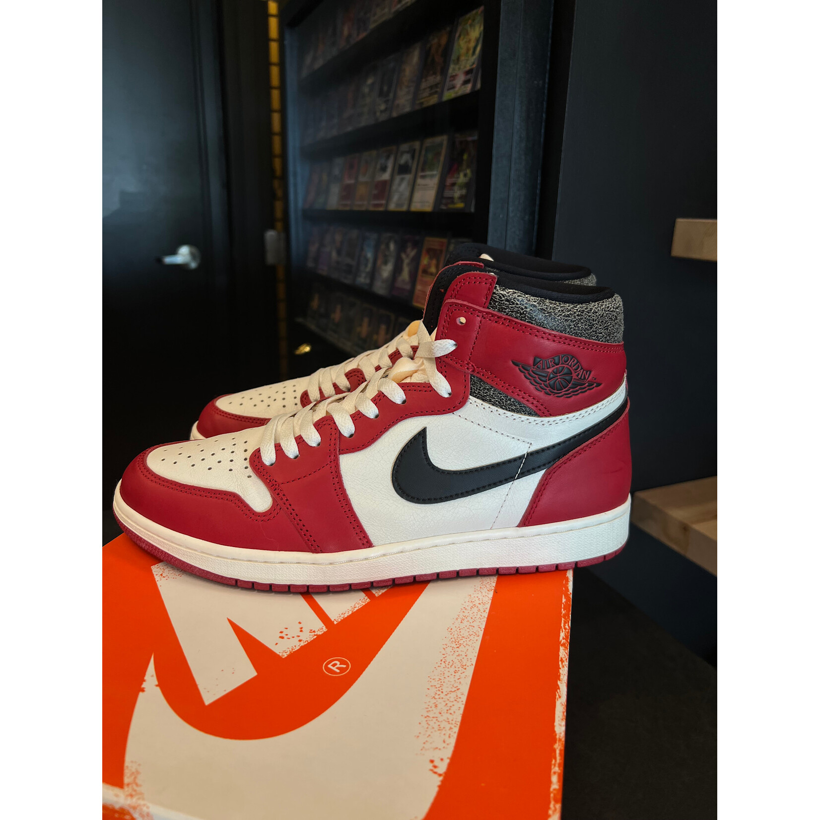 Jordan Jordan 1 Retro High OG Chicago Lost and Found Size 11, PREOWNED