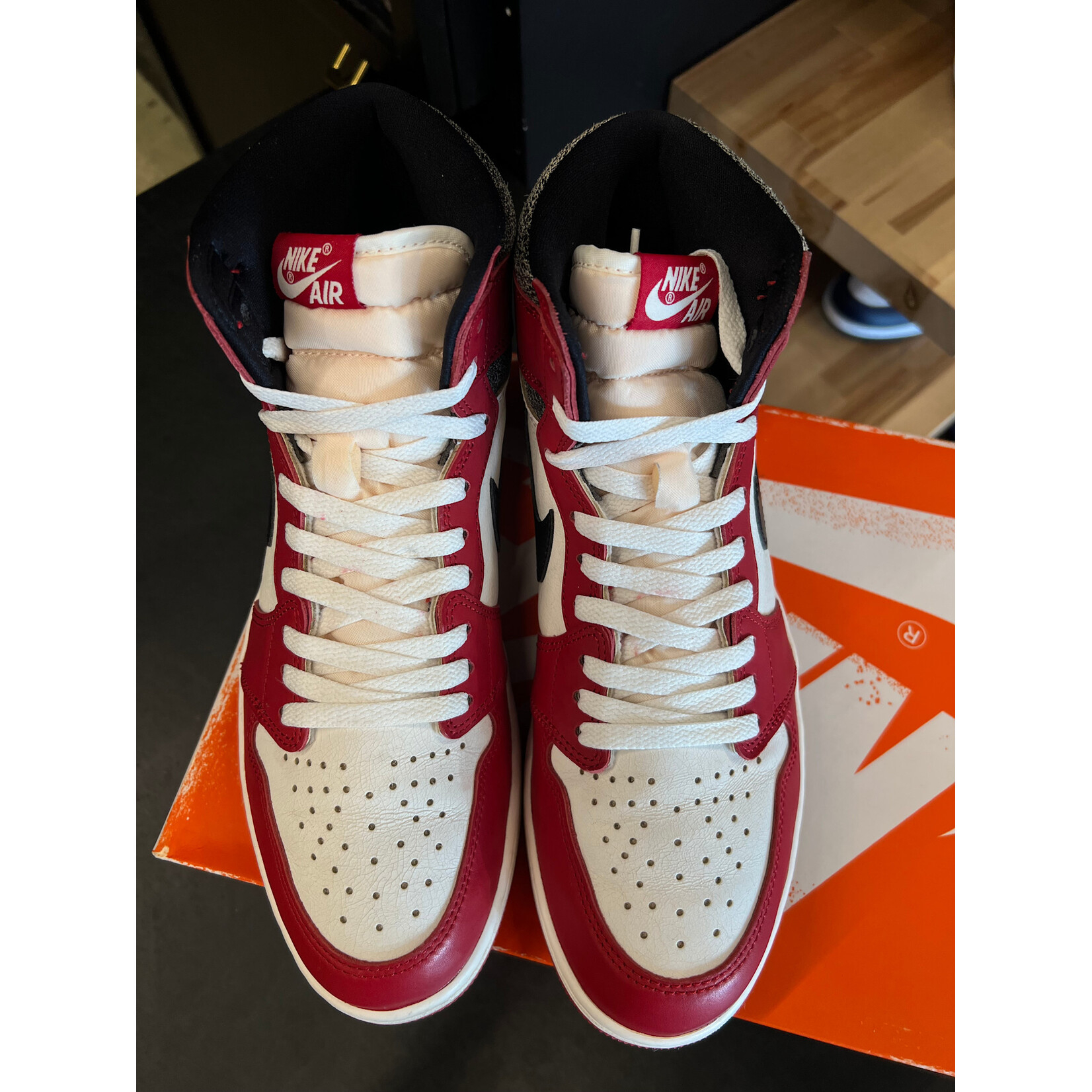 Jordan Jordan 1 Retro High OG Chicago Lost and Found Size 11, PREOWNED