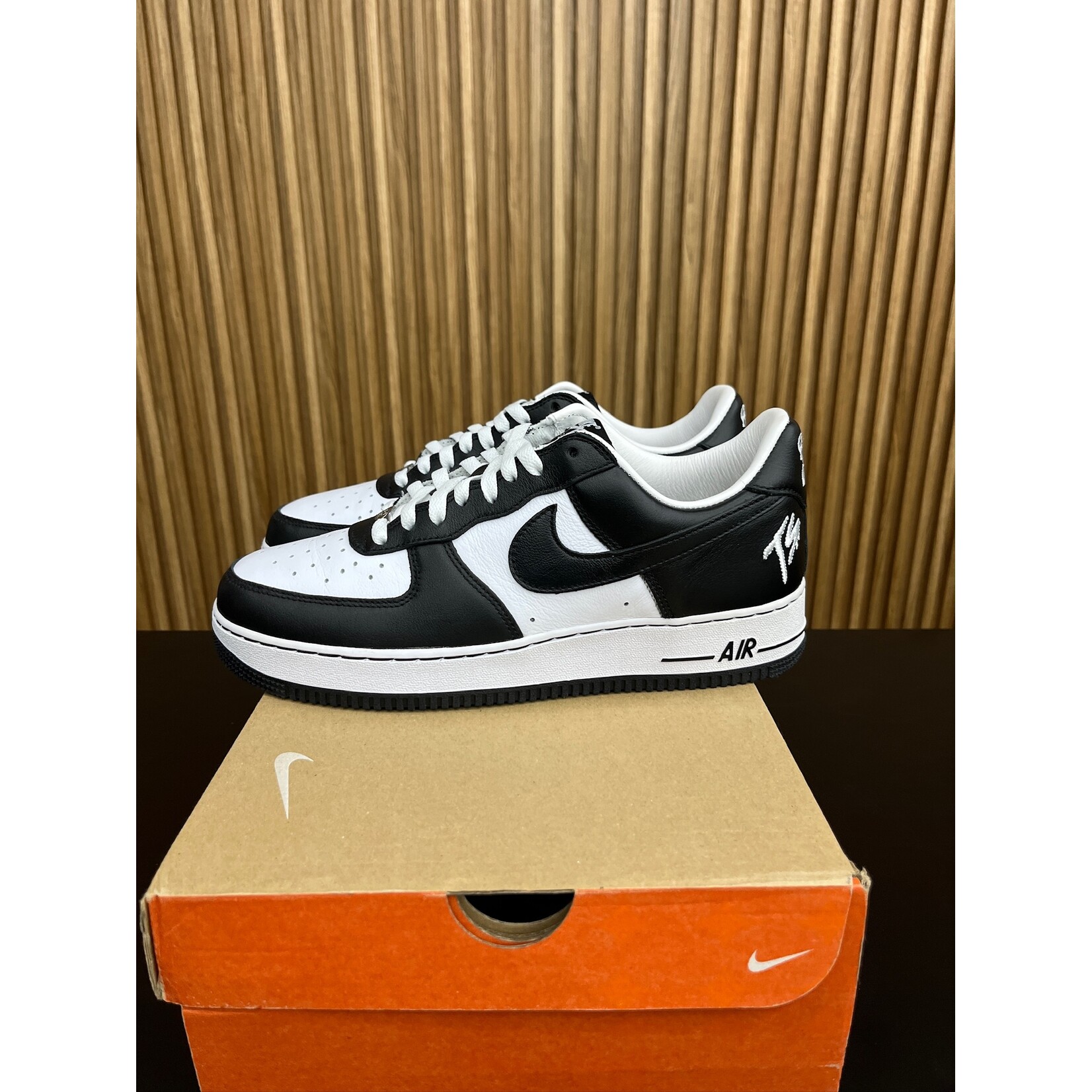 Nike Nike Air Force 1 Low QS Terror Squad Blackout Size 10, PREOWNED
