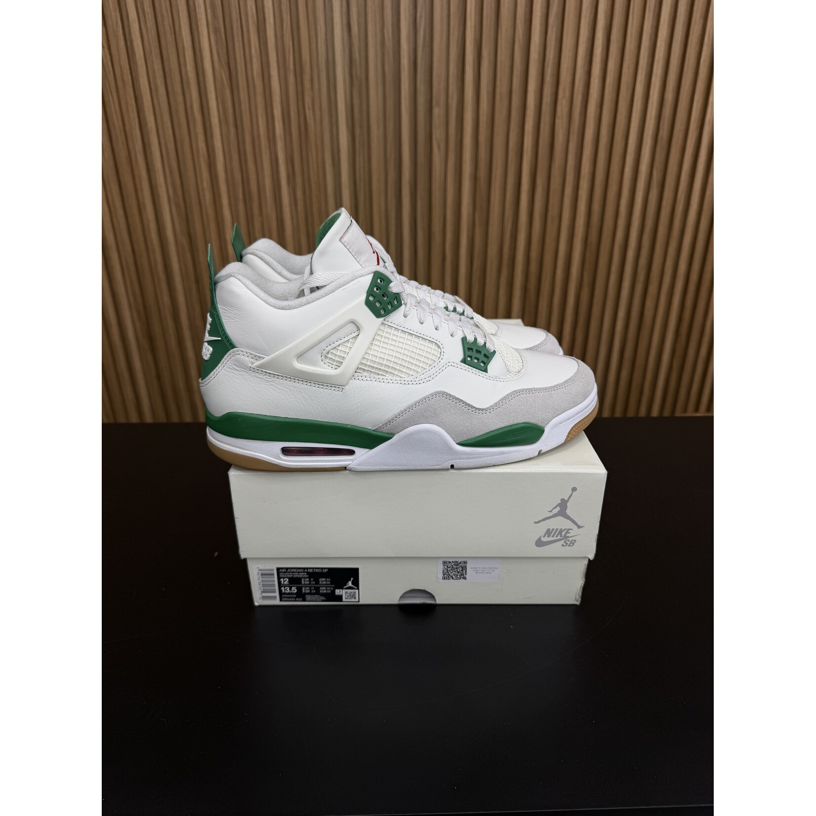 Jordan Jordan 4 Retro SB Pine Green Size 12, PREOWNED