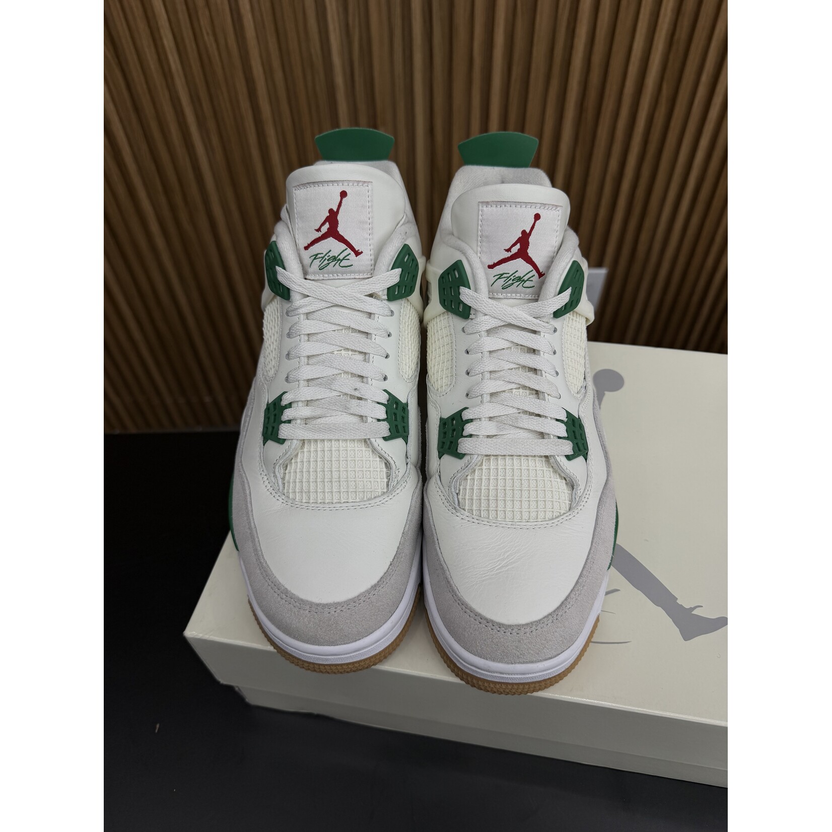 Jordan Jordan 4 Retro SB Pine Green Size 12, PREOWNED