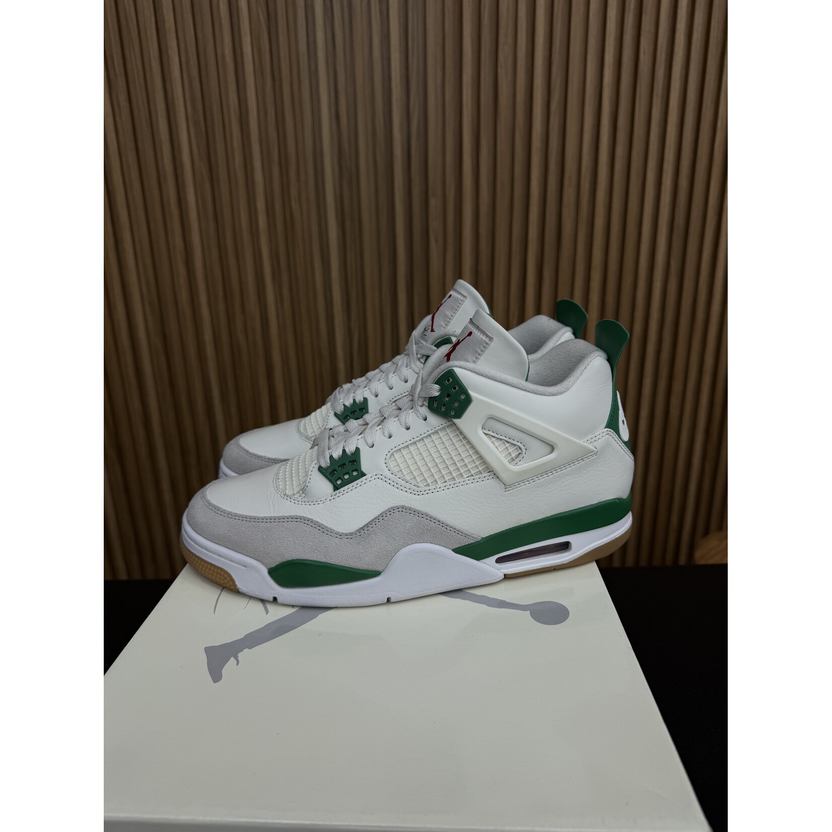 Jordan Jordan 4 Retro SB Pine Green Size 12, PREOWNED