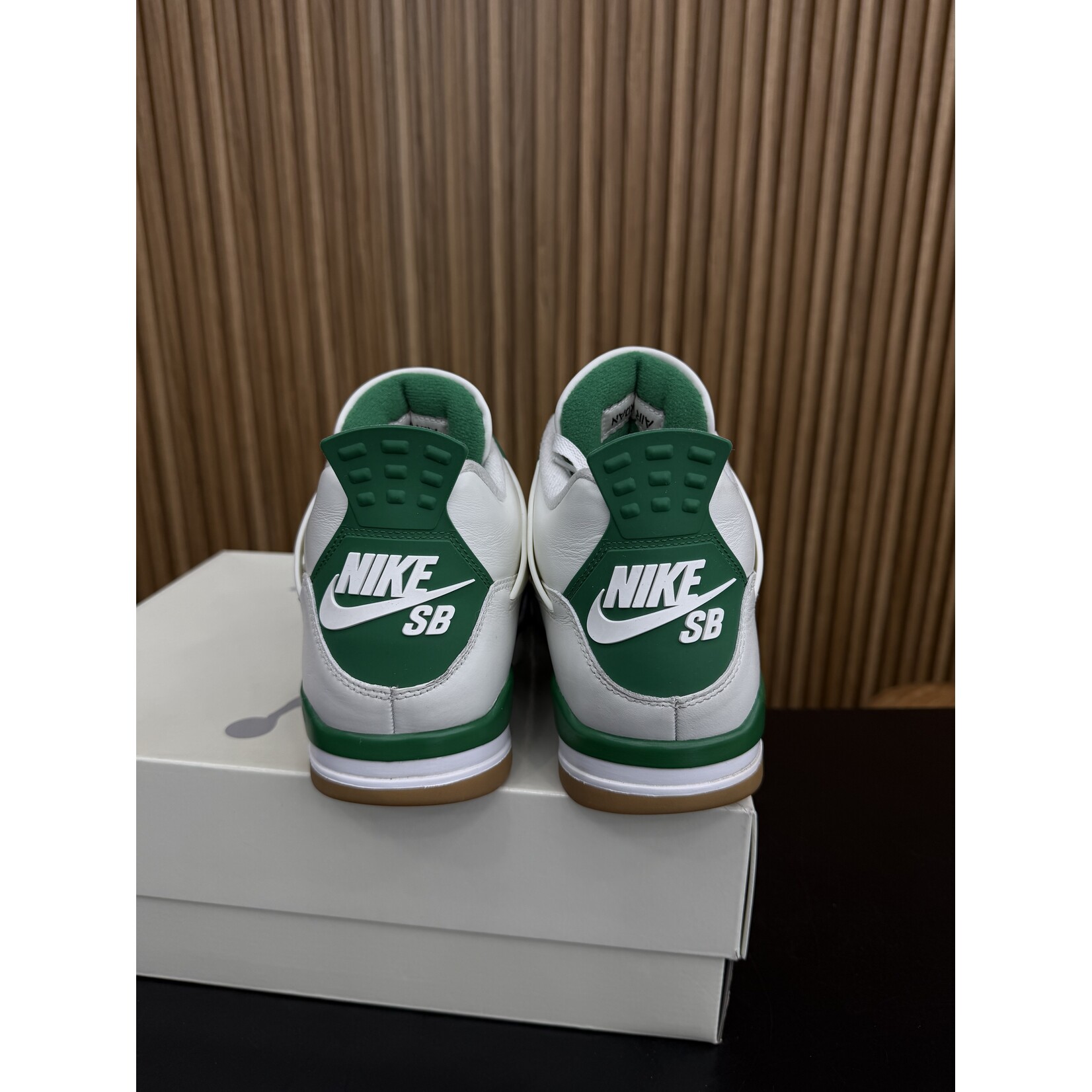 Jordan Jordan 4 Retro SB Pine Green Size 12, PREOWNED