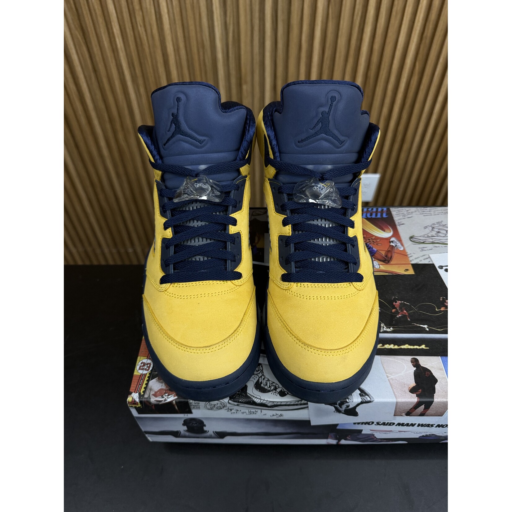 Jordan Jordan 5 Retro Michigan (2019) Size 10, PREOWNED