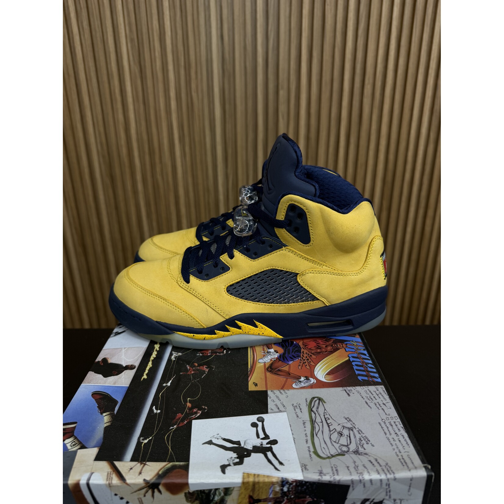 Jordan Jordan 5 Retro Michigan (2019) Size 10, PREOWNED