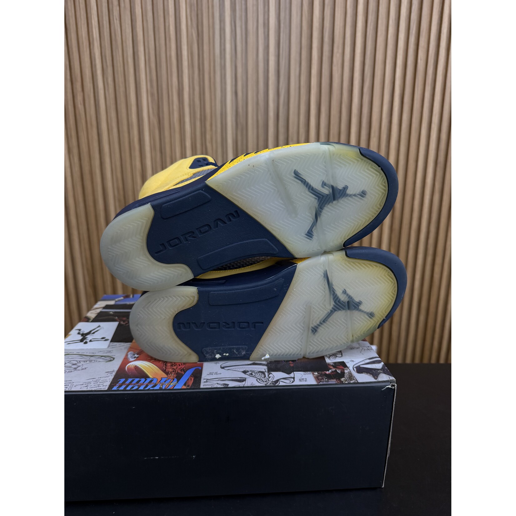 Jordan Jordan 5 Retro Michigan (2019) Size 10, PREOWNED