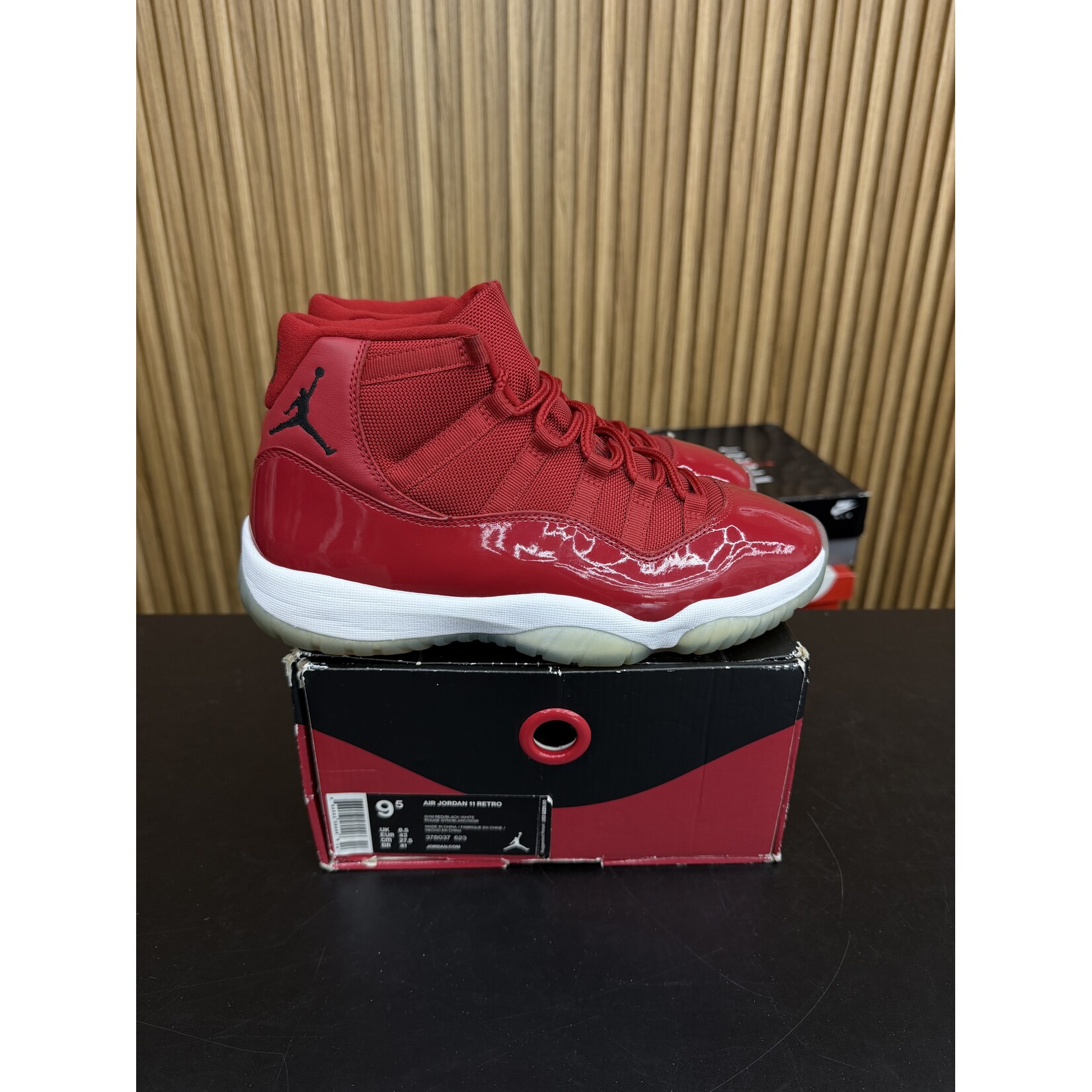 Jordan Jordan 11 Retro Win Like 96 Size 9.5, PREOWNED